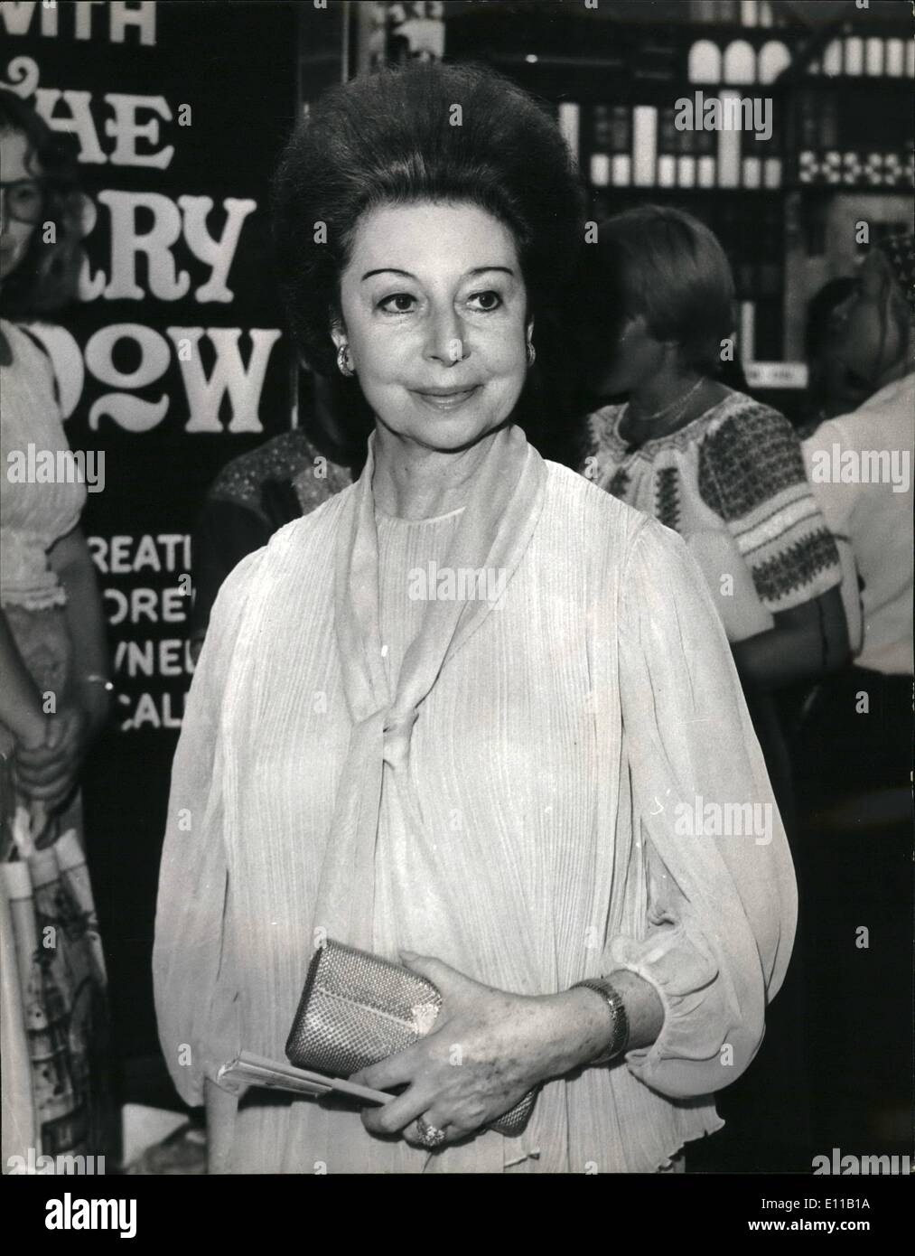 Juillet 07, 1976 - ''Merry veuve'' première nuit au London Palladium : l'Australian Ballet dans leur version de ''La Veuve joyeuse'' avait son Gala d'avant-hier soir au London Palladium. Photo montre dame Alicia Markova, D.B.E. au Gals Premiere hier soir. Banque D'Images