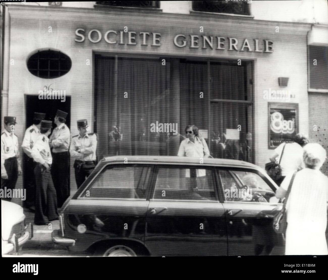 17 Aout 1976 Grand Vol De Banque A Paris Peut Etre Le Plus Grand Voleurs De Vidange Ont Encore Frappe Et Cette Fois C Est A Paris Ou Ils Ont Peut Etre Echappe