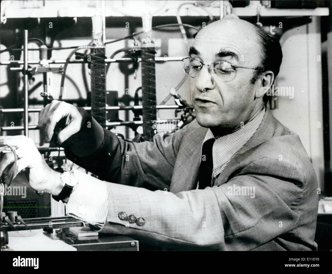 10 octobre 1977 - Dr Rroger Guillemin devenir Prix Nobel : américain, le Dr Roger guillemin, aresident suivre du Salk Institute for Biological Studies est l'un des trois lauréats de cette années, Prix Nobel de physiologie et de médecine. Banque D'Images
