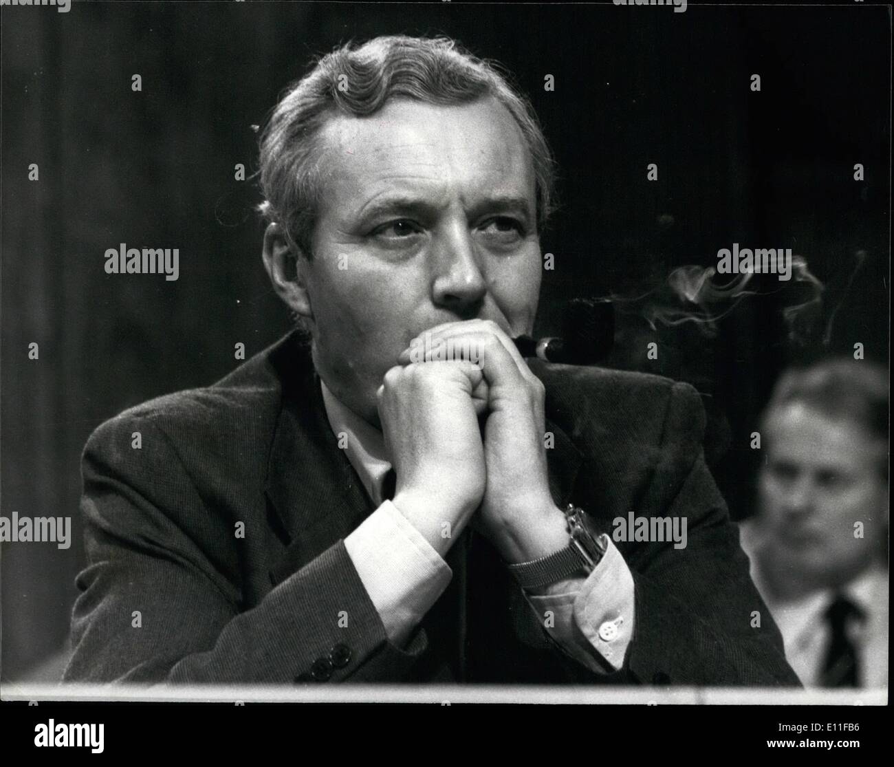 10 octobre 1977 - Deuxième journée de la conférence annuelle du Parti travailliste à Brighton : Photo montre Tony Benn écoute pendant le discours de M. Callaghan aujourd'hui lors de la conférence de Brighton. Banque D'Images