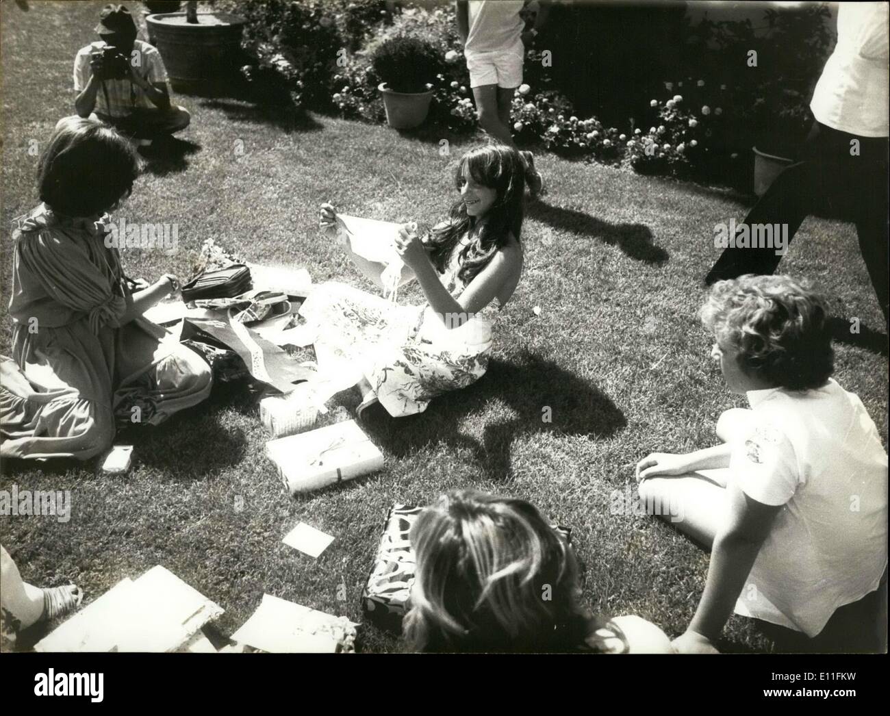 Juillet 25, 1977 - C'est la fille du célèbre écrivain Harold Robbins. Son parti a eu lieu à une somptueuse villa près de Cannes. C Banque D'Images