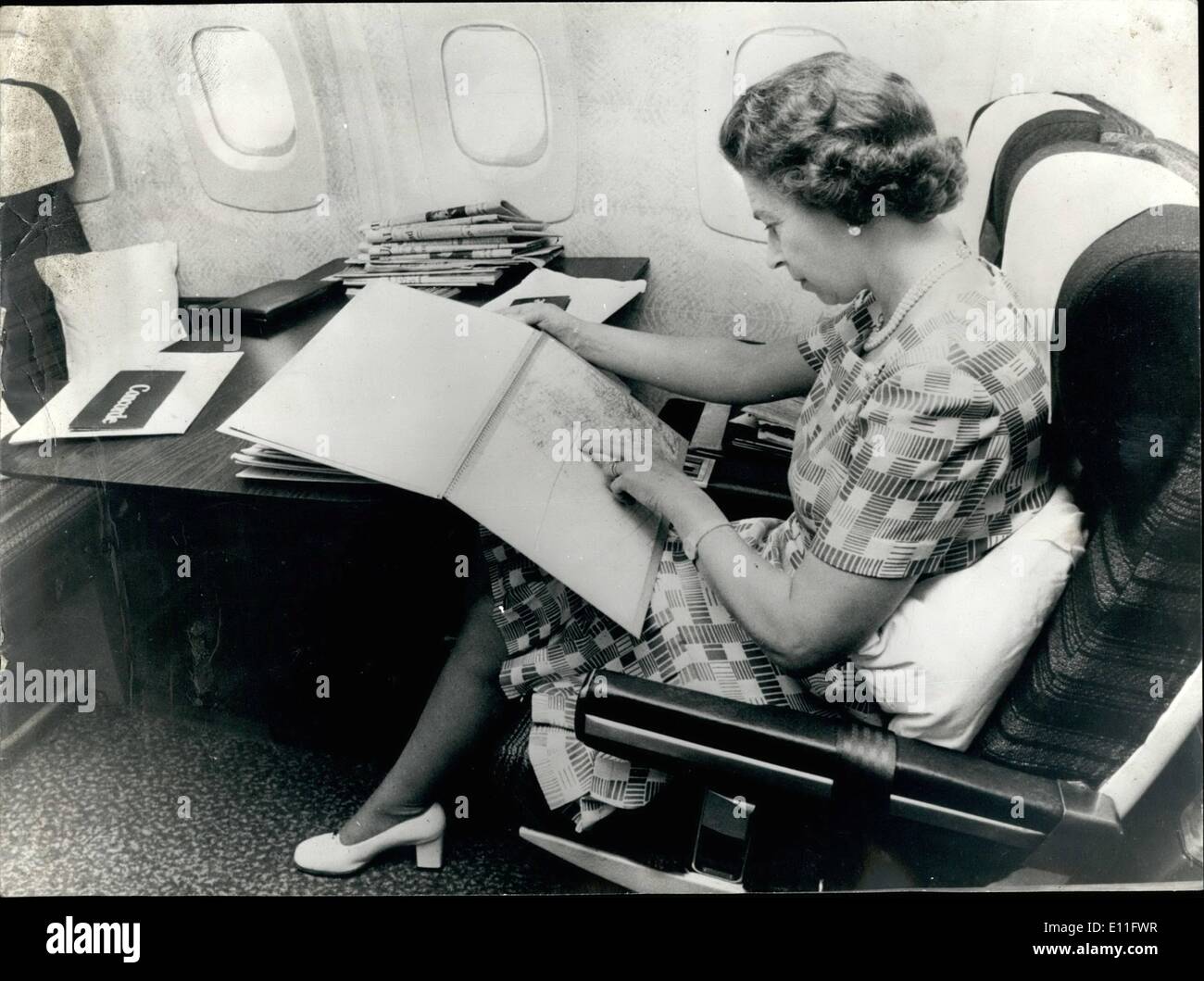 Novembre 11, 1977 - La reine des mouches Accueil au Concorde ; La Reine des mouches Accueil au Concorde : La Reine et le Prince Philip est arrivé à Banque D'Images