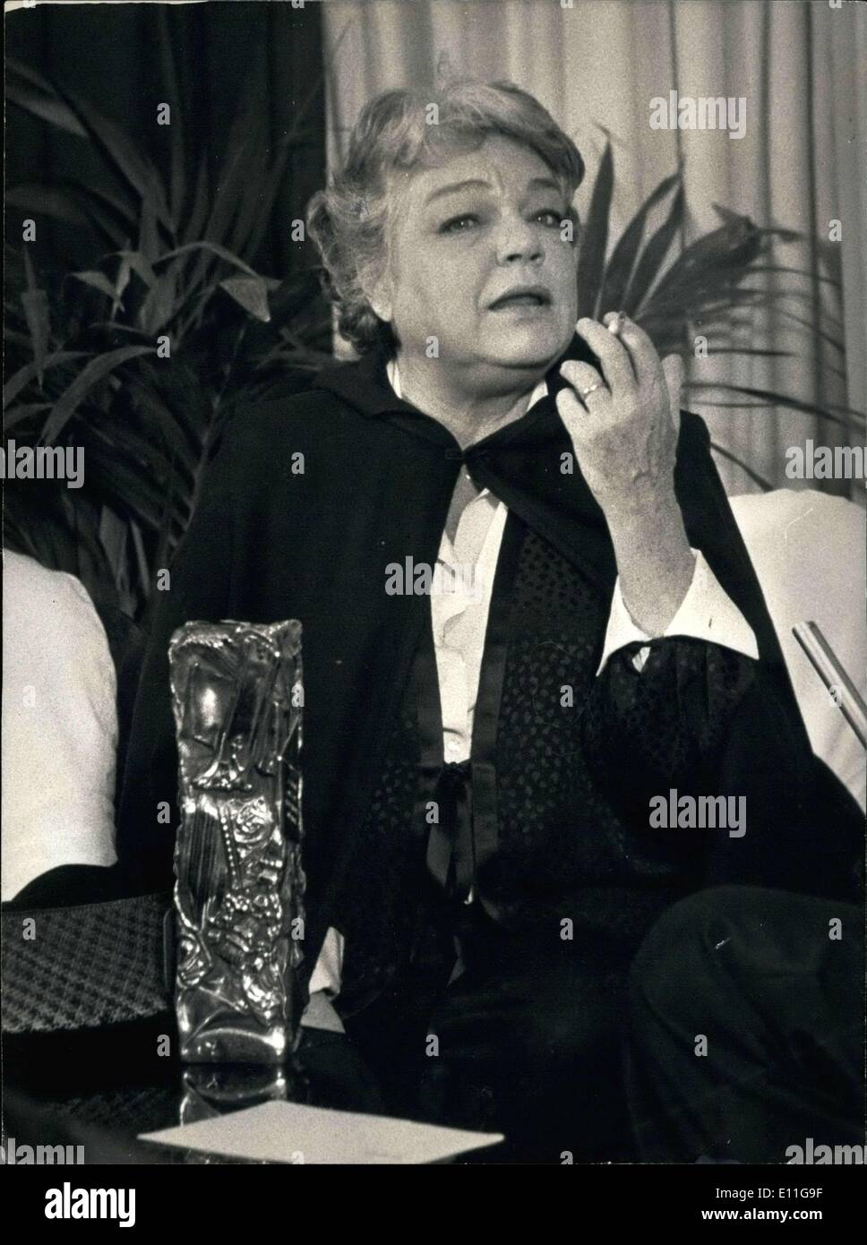 Janv. 05, 1978 - L'actrice française Simone Signoret a reçu le CÉSAR (l'équivalent d'un Oscar) pour ''la meilleure actrice" pour son rôle dans ''La vie devant soi" de Moshe Mizrahi. Banque D'Images