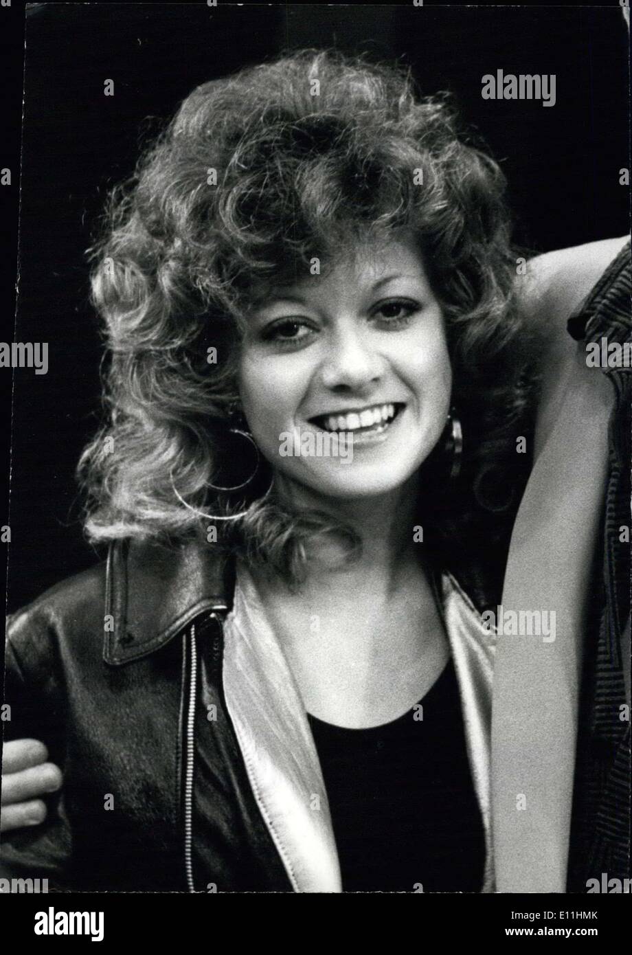 Mar. 31, 1978 Elaine-As - Eva Peron : Elaine Paige, un presque inconnu actrice a remporté le plus de rôle, elle est couverte de jouer le titre dans la comédie musicale 'Evita', réalisé par Prince Hall. Il a choisi Elaine en raison de sa ressemblance physique à Eva Peron, maintenant elle est confrontée à des semaines de répétition avant le spectacle s'ouvre à Londres en juin. photo montre : Elaine Paige qui joue le rôle d'Eva Peron dans la comédie musicale 'Evita', qui s'ouvre à Londres en juin. Banque D'Images