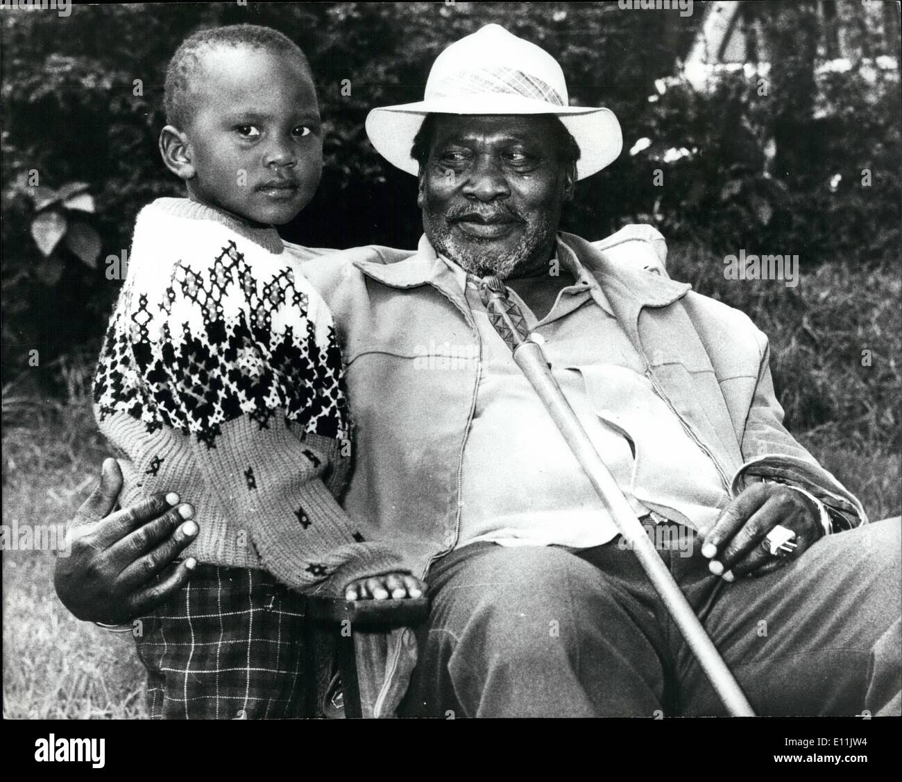 08 août 1978 - Le président Kenyatta est mort : Kenyatta Président du Kenya est mort aujourd'hui dans son sommeil à l'Océan Indien port de Mombasa, il est annoncé par le Kenya à la radio. Le président était dans sa fin des années 80. La photo montre le président Uhuru Kenyatta avec son fils. Banque D'Images