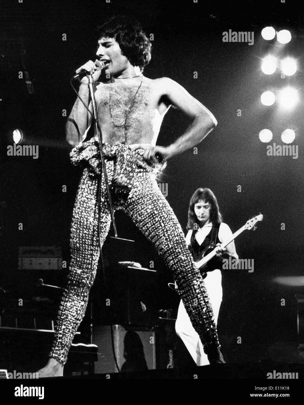 Freddie mercury lead singer queen Banque d'images noir et blanc Alamy