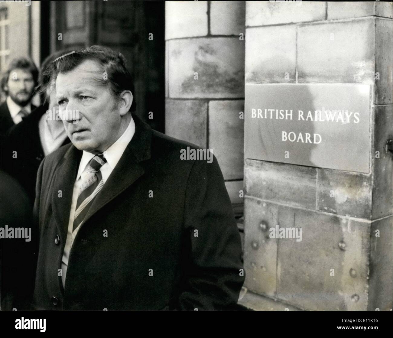 01 janv., 1979 - Ray Buckton arrive au siège du Conseil de British rail pour plus d'entretiens. Photo montre Ray Buckton général se Banque D'Images