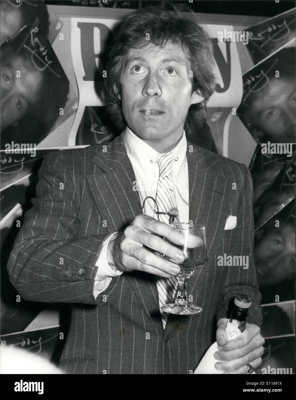 10 octobre 1978 - Roddy lance son premier album : Roddy Llewellyn, le 31 ans, ami de la princesse Margaret, a organisé une fête à la promotion ''clochard'', dans la région de Jermyn Street Londres aujourd'hui pour le lancement de son premier album de 12 chansons intitulé Roddy. Photos Spectacles Roddy célèbre le lancement de son premier album de la ''clochard'' de nuit aujourd'hui. Banque D'Images