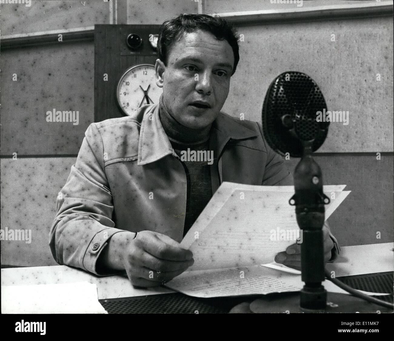 11 novembre 1978 - Vladimir Bukovsky diffuse à la Russie. Vladimir Bukovsky, le dissident soviétique étudie maintenant la biologie à King's College, Cambridge, lire des extraits de son autobiographie ''Pour construire la caste : Ma vie comme un dissident'' pour le service russe de la BBC. Le premier programme a été diffusé hier soir. Banque D'Images