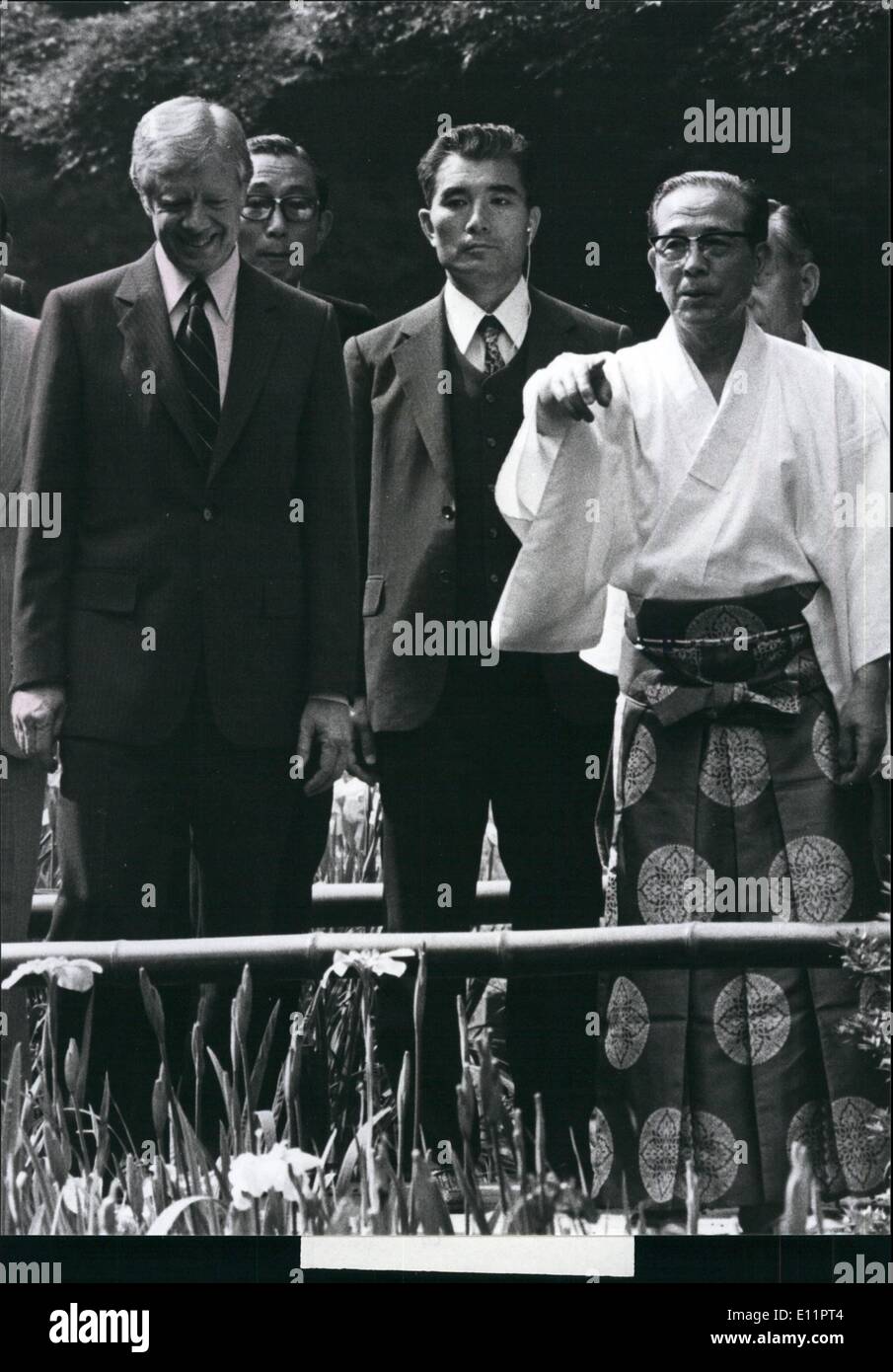Juin 06, 1979 - Le président Carter et son épouse accueillent le corps diplomatique au Palais d'Akasaka, le premier jour de leur visite d'État au Japon, tandis que l'empereur Hirohito (arrière) et le prince héritier Akihito et de la princesse Michiko (à gauche). Banque D'Images