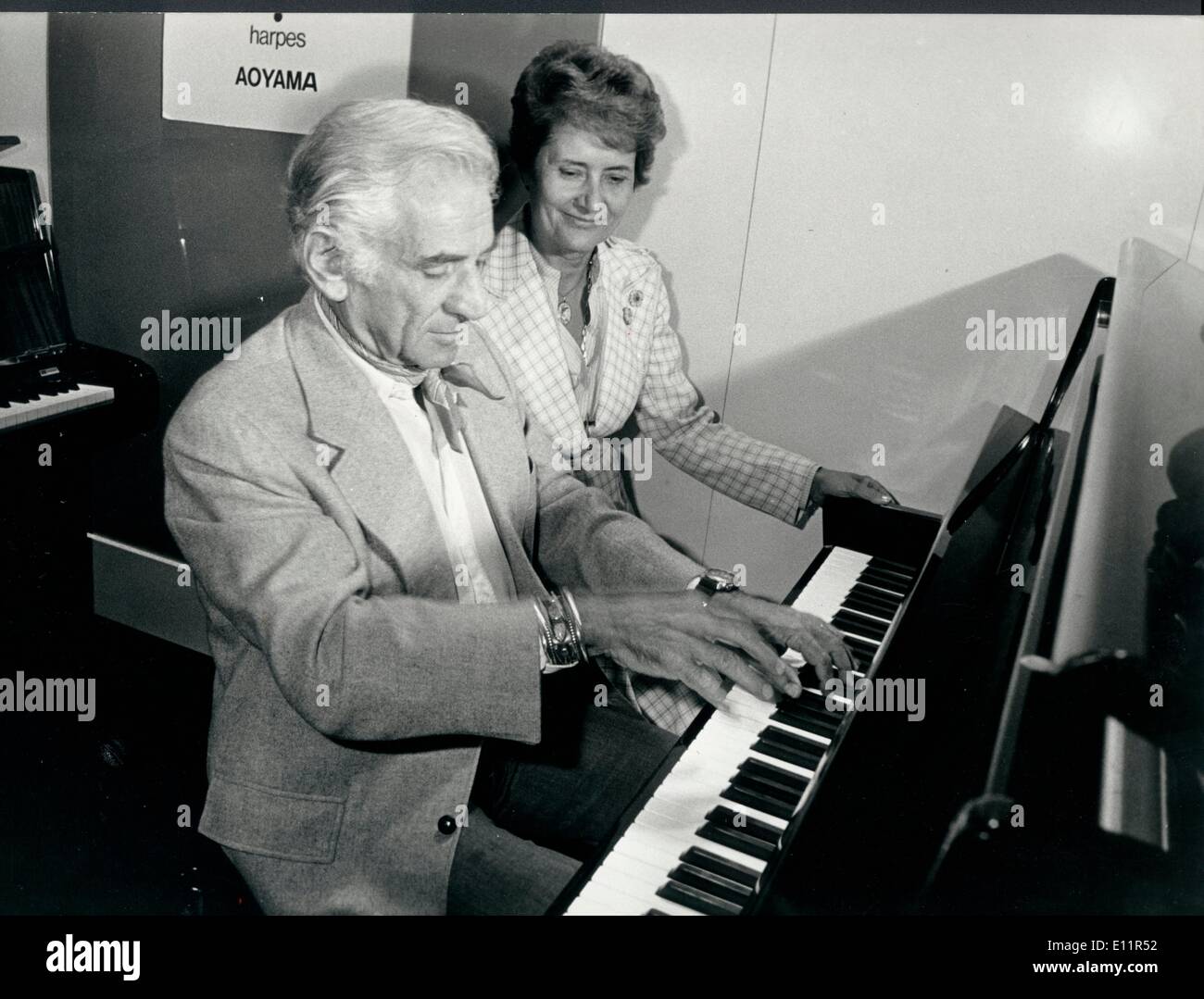 La direction musicale de Leonard Bernstein enseigne le piano Banque D'Images
