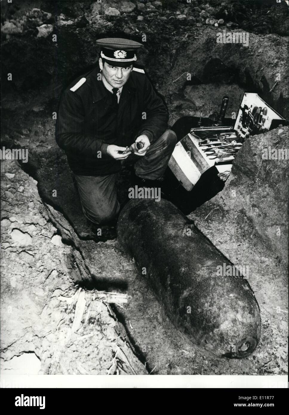 Le 12 décembre 1979 - Près de 35 ans après la fin de la DEUXIÈME GUERRE MONDIALE, la terreur règne à Berlin. La capitale a encore des bombes et d'autres projectiles explosifs stockés ici et là, sous le trottoir, bâtiments, ou dans les parcs. En trois ans, de 1975 à 1978, 1 800 600 le rachitisme, bo Banque D'Images