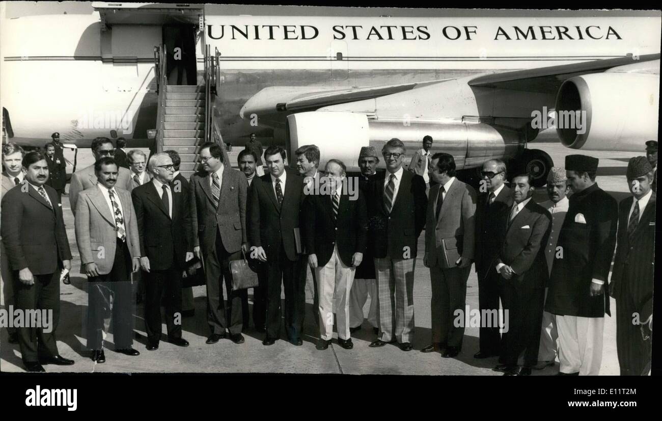 10 févr. 02, 1980 - Le Pakistan : Six membres de la délégation du Congrès américain à l'arrivée à l'aéroport d'Islamabad le 6 février 1920. Banque D'Images