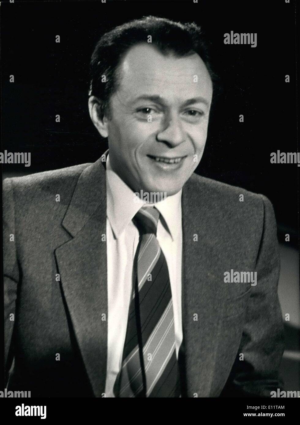 10 févr. 26, 1980 - Michel Rocard, le principal rival de François Mitterrand à l'élection présidentielle de 1981, s'affiche à l'écran programme ''cartes sur table' Banque D'Images