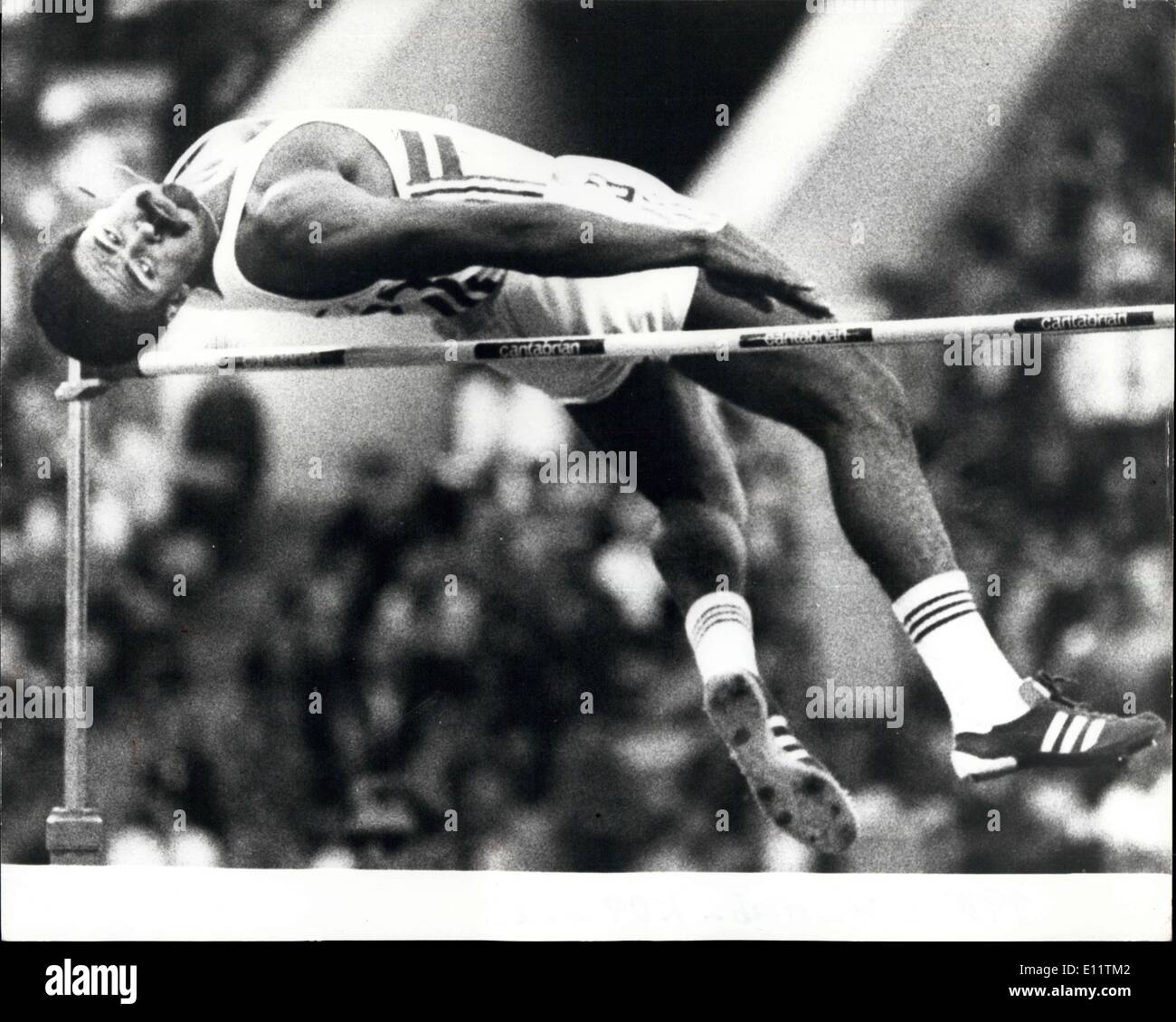 Juillet 07, 1980 - Jeux Olympiques de Moscou Daley Thompson remporte le décathlon : Photo montre Daley Thompson vu lors de saut en cas de Banque D'Images