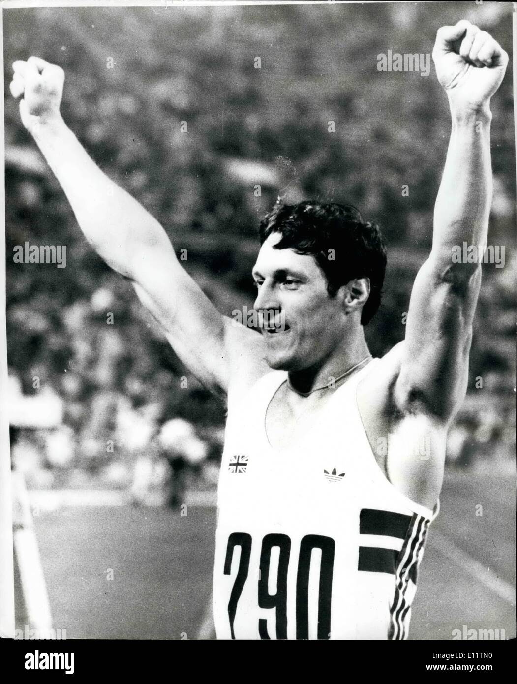 Juillet 07, 1980 - Jeux Olympiques de Moscou : Alan Wells remporte le 100m final. La photo montre Alan bien avec les bras en l'air après avoir remporté la finale du 100 mètres dans le 10.25. Banque D'Images