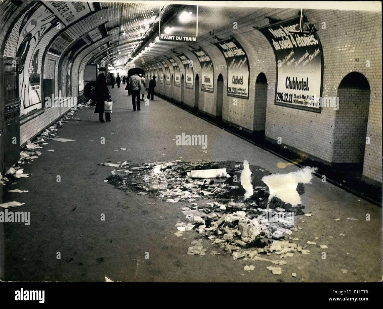 Avril 02, 1980 - Personnel de nettoyage Paris Métro grève 12 jours souffrent des Tunnels APRESS.co Banque D'Images