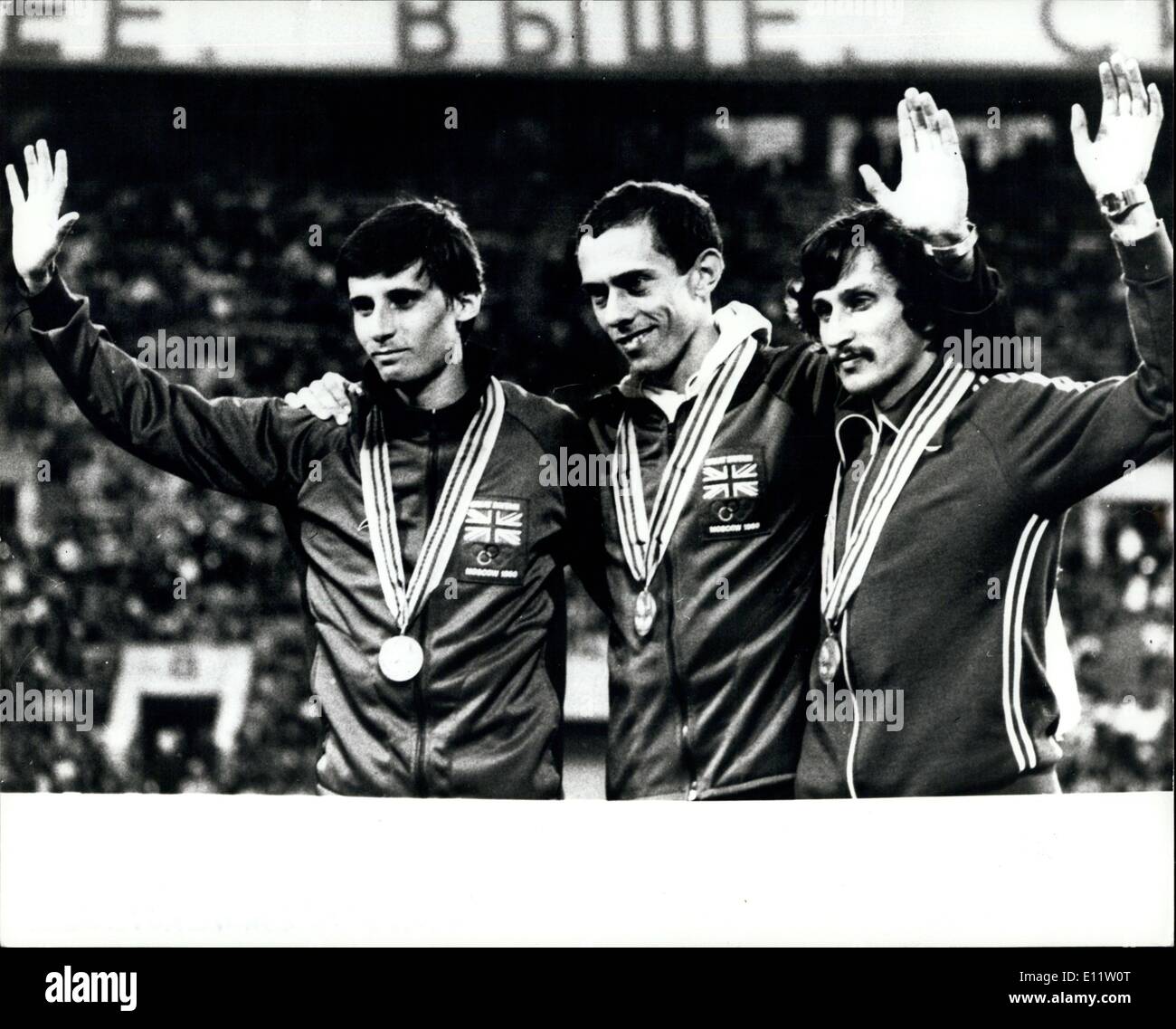 Juillet 09, 1980 - Jeux Olympiques de Moscou Steve Ovett remporte le 800 mètres finale : Steve Ovett (GB) Centre (or, Sebastian Coe (GB) ( à gauche, (argent) et Nikolas Ki de l'Union soviétique (Bronze) après la finale du 800 mètres. Banque D'Images