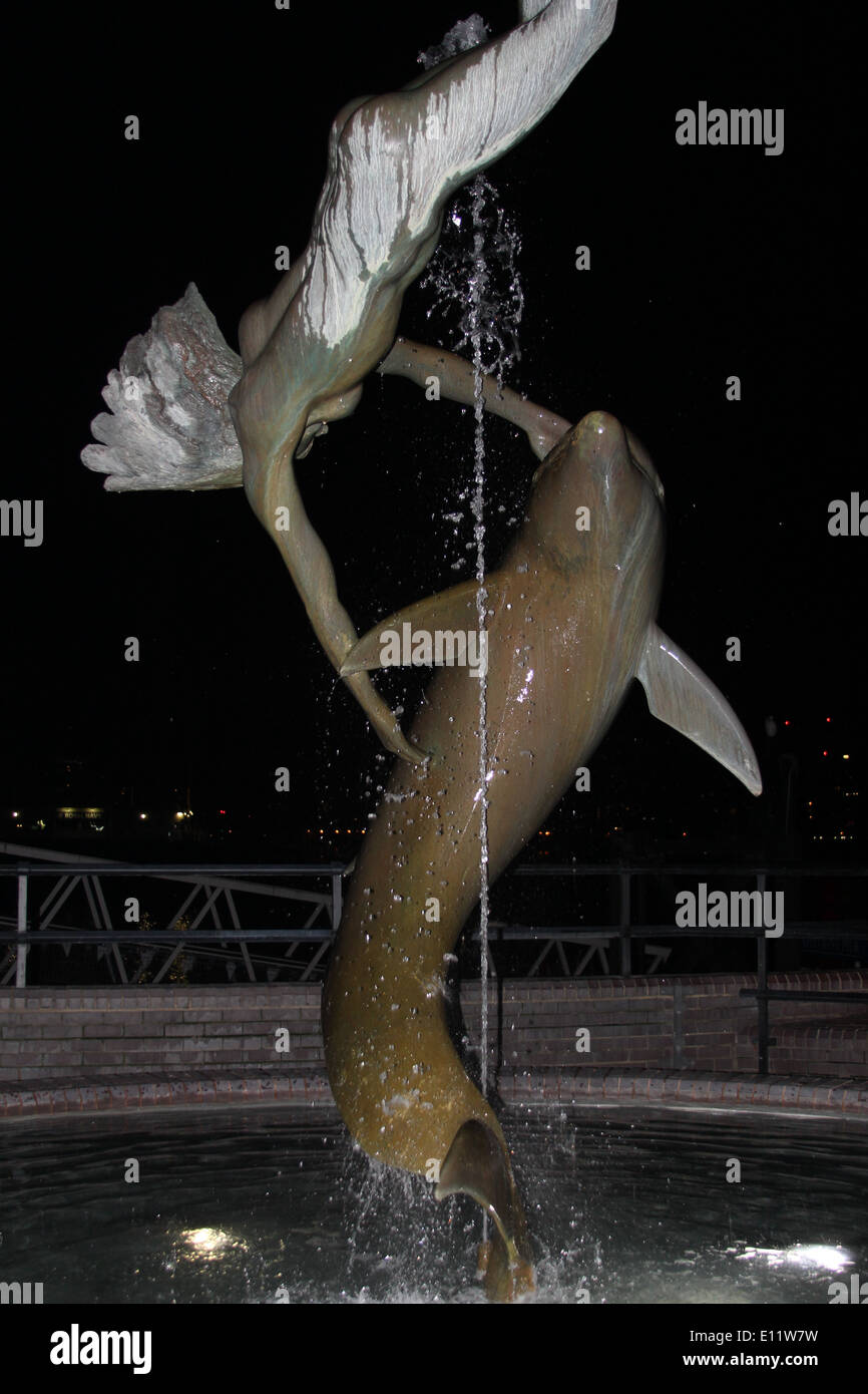 Dolphin et mermaid à Tower Bridge, London Banque D'Images