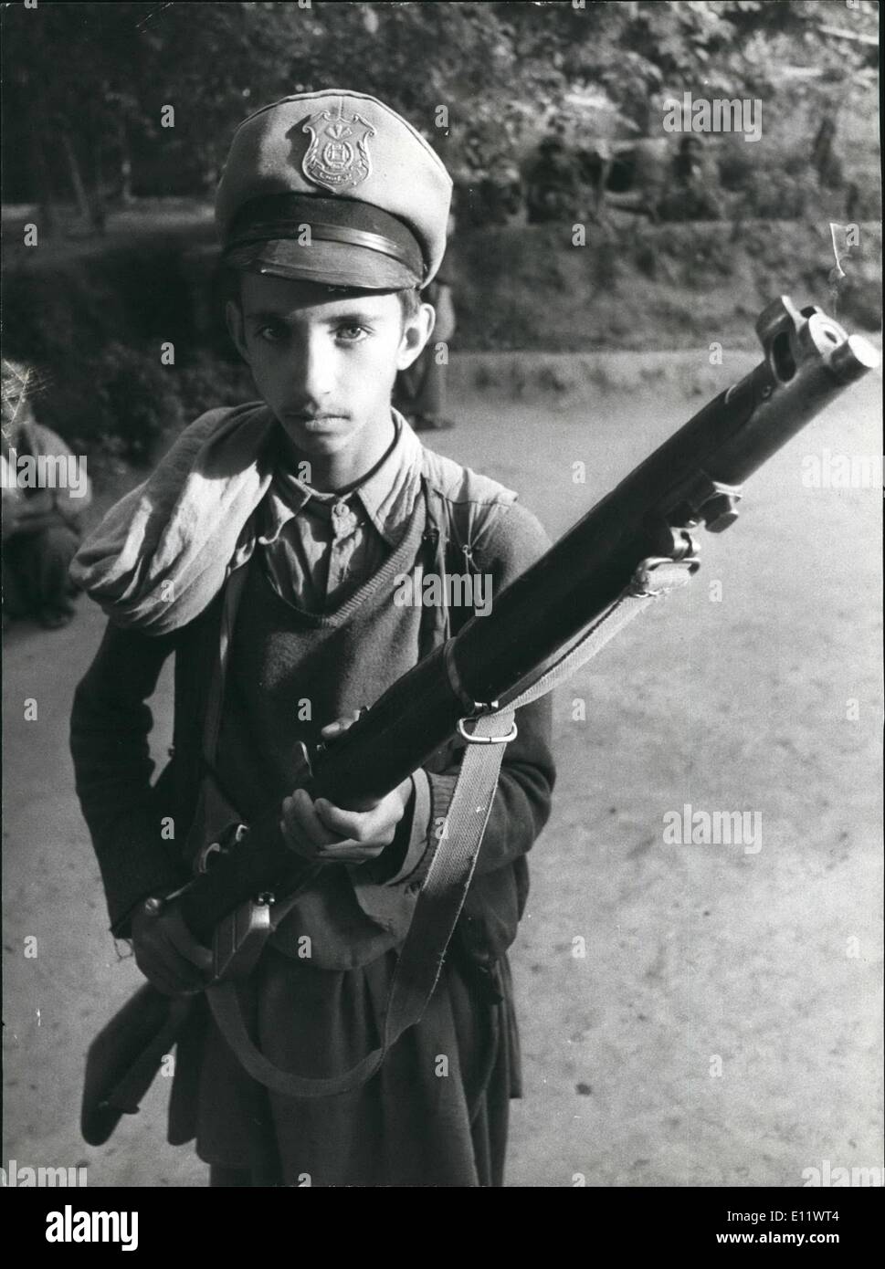 Juin 06, 1980 - Les supports de sentiment antisoviétique en Afghanistan : sentiment antisoviétique a augmenté dans l'Afghanistan occupé par les troupes soviétiques ont entouré la capitale Kaboul et pratiquement bouclé la ville. Environ 40 000 hommes ont été récemment signalé à la périphérie de la ville. Ces images, prises récemment près de Jalalabad, en Afghanistan, montrent des groupes de moudjahidines du Hezb-i-Isalmi group, saint guerrier qui ont aidé l'occupation soviétique. Les soldats sont représentés avec différents modèles de fédération-fait . Photo montre un guerrier saint afghan. Banque D'Images