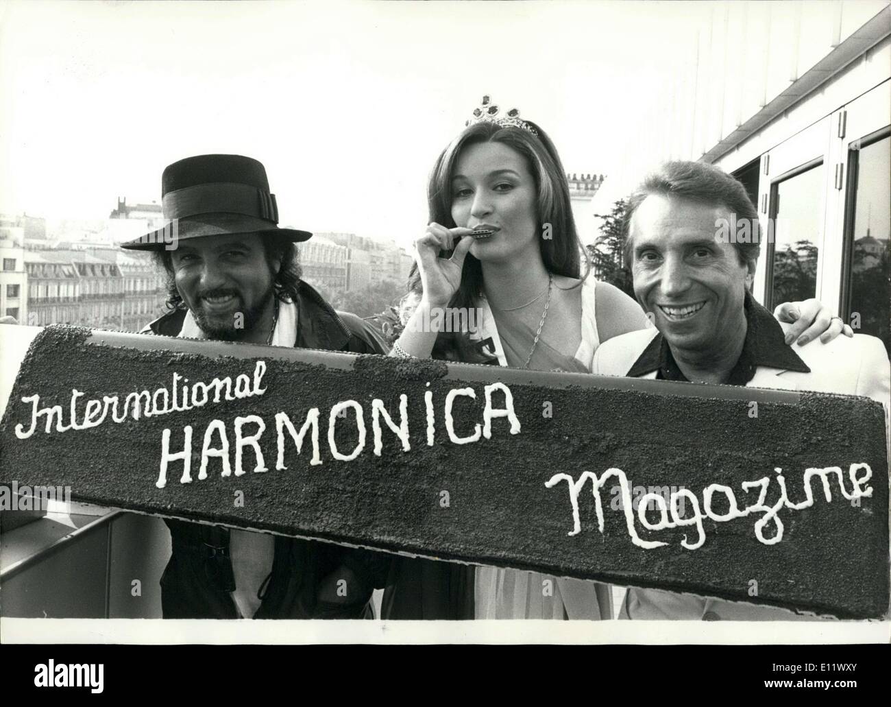 17 septembre, 1980 - avec sa femme Brigitte et chanteur Danyel Gérard (à gauche) en aidant, Albert RAISNER, l'harmoniciste célèbre qui Banque D'Images