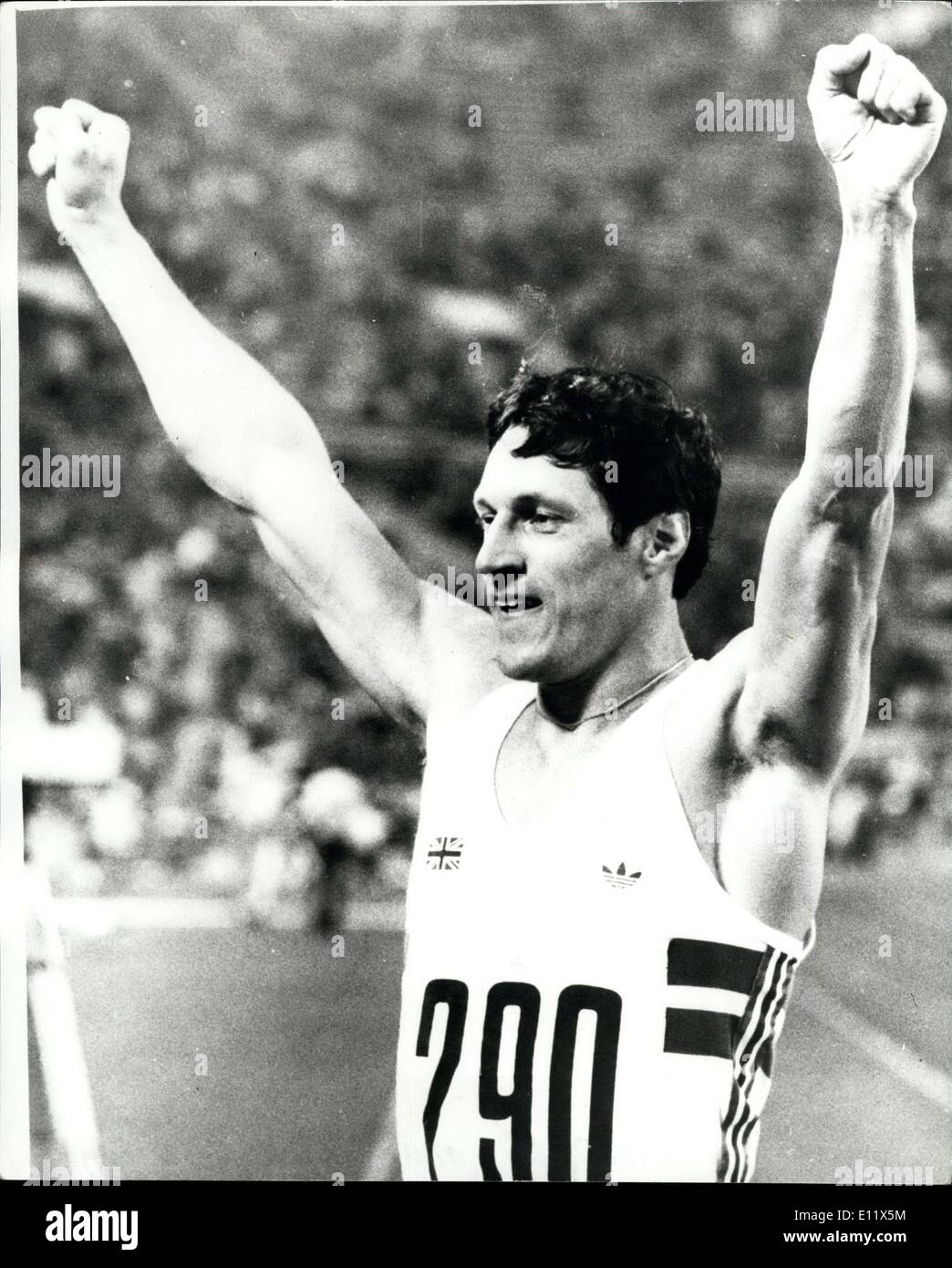 Juillet 06, 1980 - Jeux Olympiques de Moscou, Alan Wells remporte le 100M Finale : La photo montre Alan bien avec les bras en l'air après avoir remporté la finale du 100 mètres en 10,25. Banque D'Images