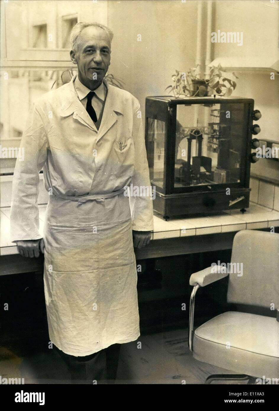 11 octobre 1980 - Le professeur Jean Dausset, 64 ans, a remporté le Prix Nobel 1980 de médecine et de physiologie. Le biologiste français partage le prix avec deux Américains, Baruj Benacerraf et George Davis Snell. Banque D'Images