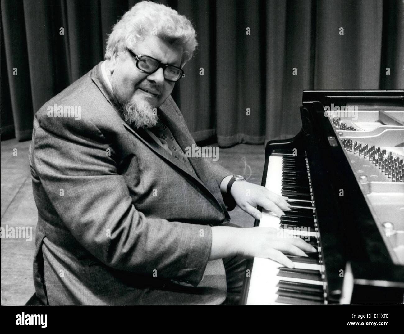 02 février 1981 - John Ogdon considérant au Queen Elizabeth Hall ce soir : John Ogdon répéter au Queen Elizabeth Hall hier Banque D'Images