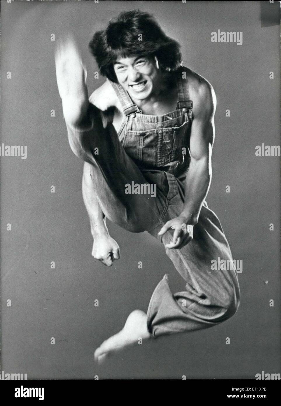 13 février 1981 - Jacki Chan est le nouveau roi fu star. Il a déjà fait plus de 100 films dans lesquels nous pouvons apprécier son talent pour les arts martiaux. Il sera vu dans les théâtres parisiens bientôt dans son dernier film ''Le Chinois,'' qui est défini dans les années 30 à Chicago pendant le règne de la Mafia. Banque D'Images 13 février 1981 - Jacki Chan est le nouveau roi fu star. Il a déjà fait plus de 100 films dans lesquels nous pouvons apprécier son talent pour les arts martiaux. Il sera vu dans les théâtres parisiens bientôt dans son dernier film ''Le Chinois,'' qui est défini dans les années 30 à Chicago pendant le règne de la Mafia. Banque D'Images