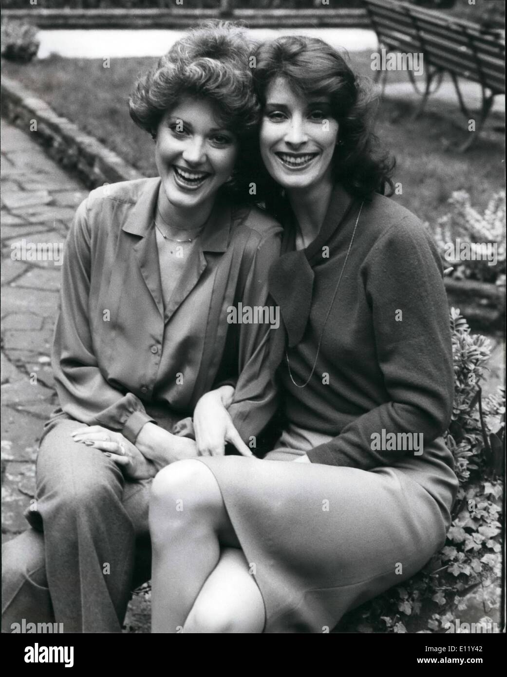 03 mars 1981 - deux comédiennes américaines rejoignent le cas de la série ''Fancy Astor' de la BBC : deux actrices américaines ont rejoint la troupe de 'Fancy Astor', la plus importante série dramatique de la BBC, jouant les sœurs des américaines qui sont devenues les premières femmes MP de Grande-Bretagne. Lillian Silverstone joue Irene Gibson, sœur aînée de Kancy qui devient le prototype de la célèbre 'Gibson Girl' Banque D'Images