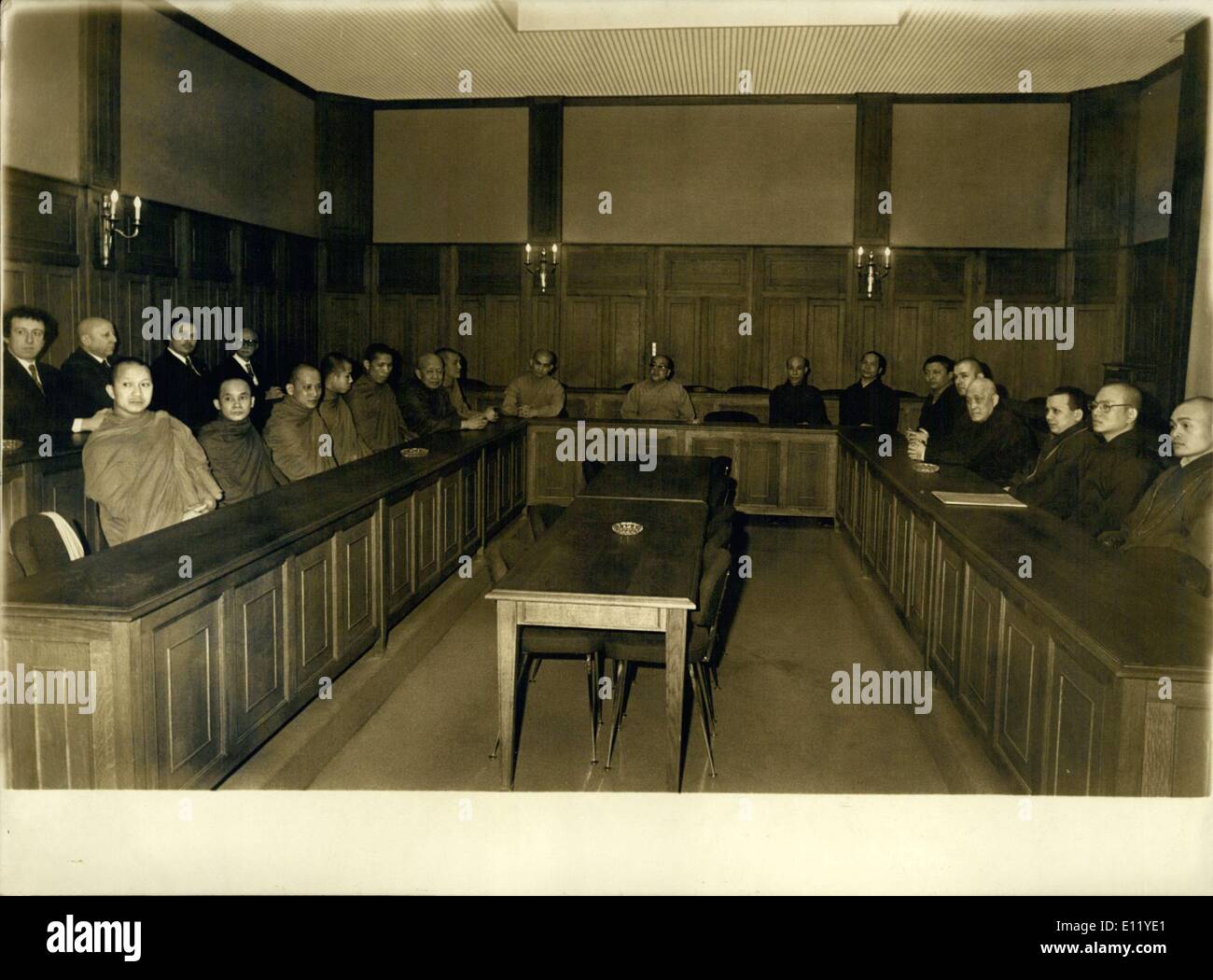 23 mars 1981 - Première mondiale le bouddhisme en séance privée de Paris Banque D'Images
