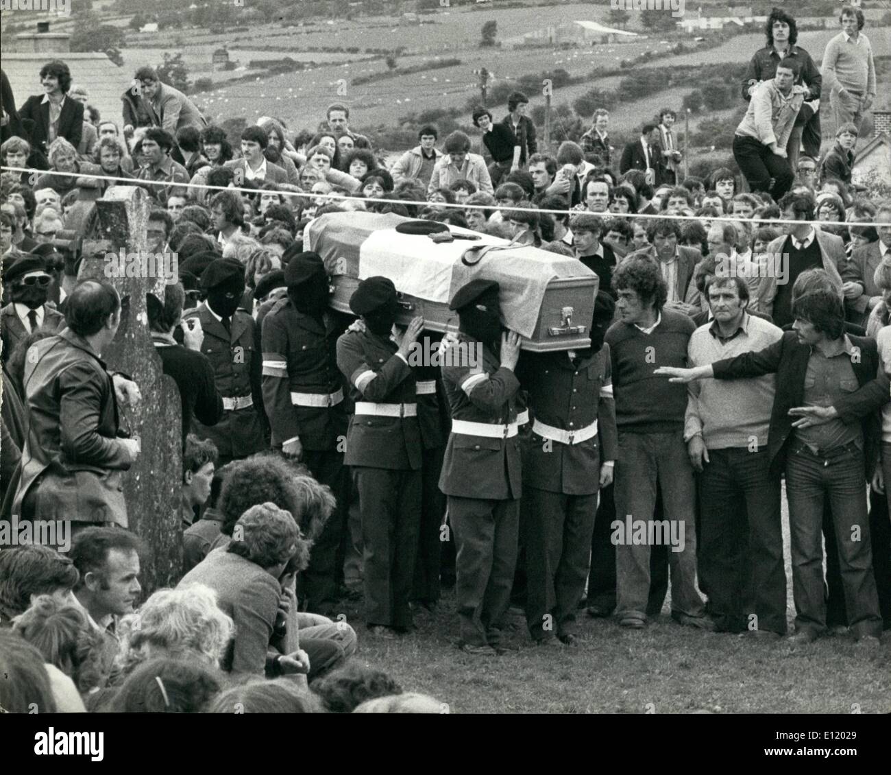 Juillet 07, 1981 - Funérailles de gréviste de la faim Martin Hurson l'enterrement de Martin Hurson, décédé lundi après 46 jours sur la faim Banque D'Images Juillet 07, 1981 - Funérailles de gréviste de la faim Martin Hurson l'enterrement de Martin Hurson, décédé lundi après 46 jours sur la faim Banque D'Images