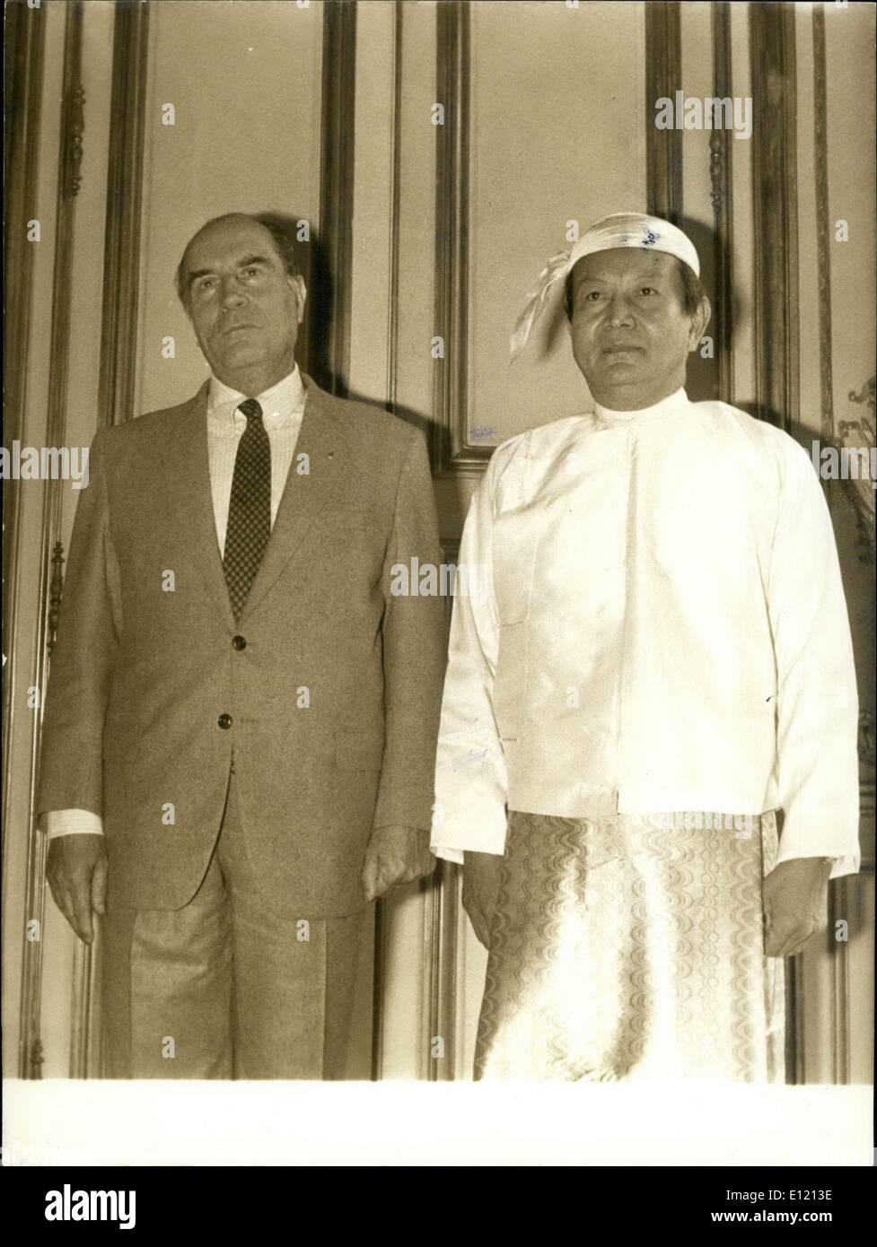 01 octobre 1981 - Cet après-midi à l'Elysée, l'Ambassadeur de l'Ambassadeur Birmese U Ko Ko Gyi a présenté ses lettres de crédibilité au président Mitterrand. Banque D'Images