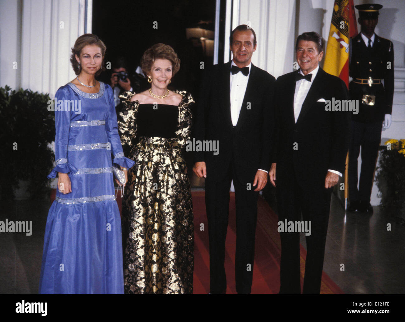Oct 13, 1981 ; Washington, DC, États-Unis ; États-Unis président républicain Ronald Reagan avec son épouse NANCY REAGAN, roi d'Espagne Juan Carlos et son épouse la reine SOPHIA au bal organisé en l'honneur du roi.. (Crédit Image : KEYSTONE/ZUMAPRESS.com) Photos USA Banque D'Images