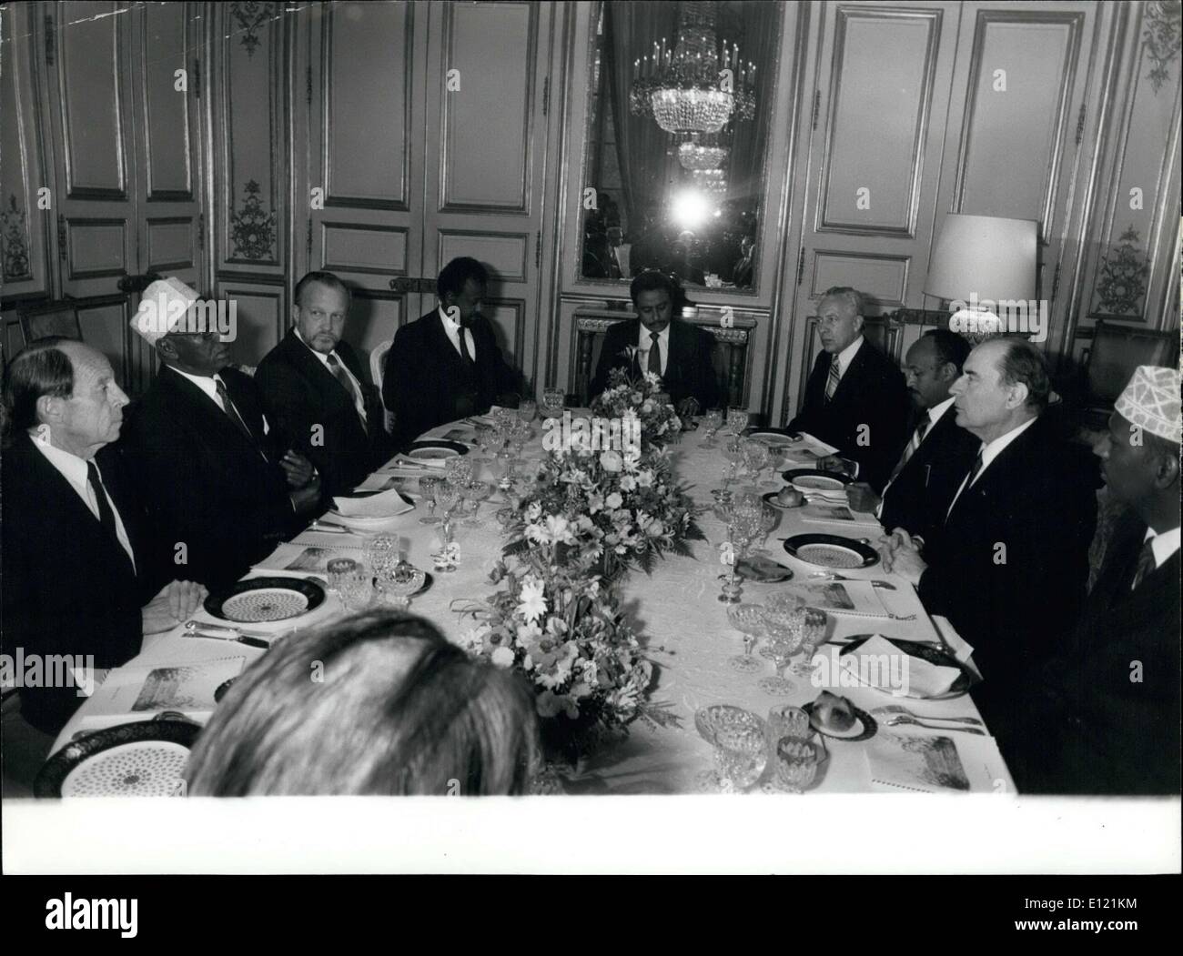 17 novembre 1981 - Le déjeuner a eu lieu à l'Elysée lors de la visite officielle de Gouled en France. Pict Banque D'Images