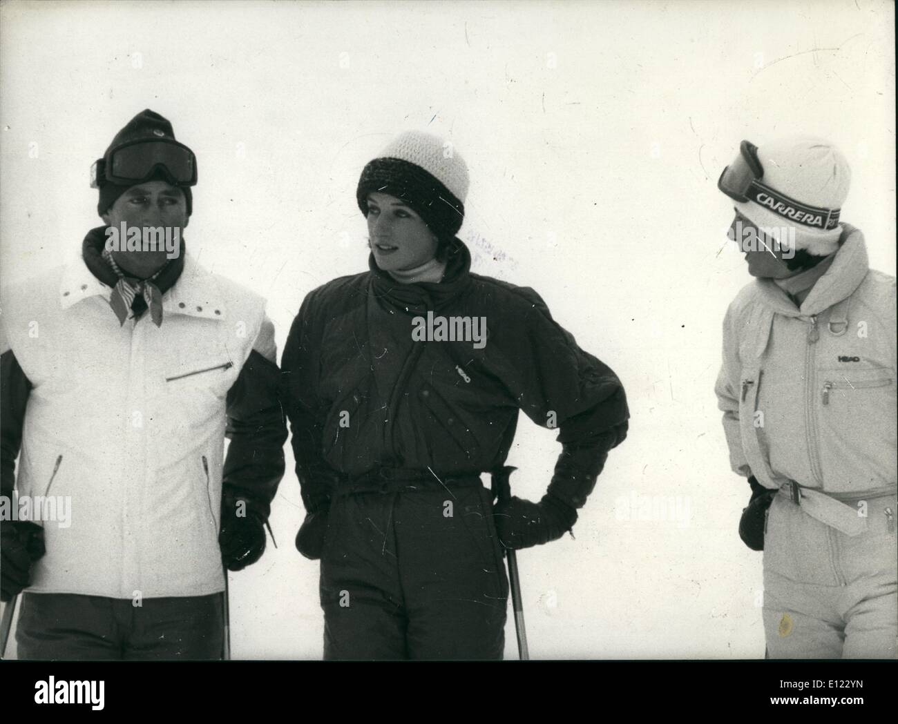 01 janvier, 1984 - Le Prince Charles et la Princesse Diana le ski en Liechtenstein : Prince)l) et de la princesse Diana de Galles (C) sont vus lundi avec la Princesse Marie de Liechtenstein, l'épouse de l'principauté de Liechtenstein Hans-Adam, (r) au ski Liechtenstein Malbun, lorsqu'ils commencent leurs vacances de ski en Principauté du Liechtenstein. Banque D'Images