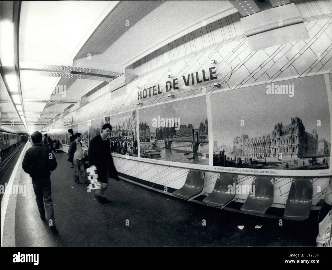 19 janvier 1984 - Paris : la station de métro Hôtel de Ville affiche reproduit Artwork Banque D'Images
