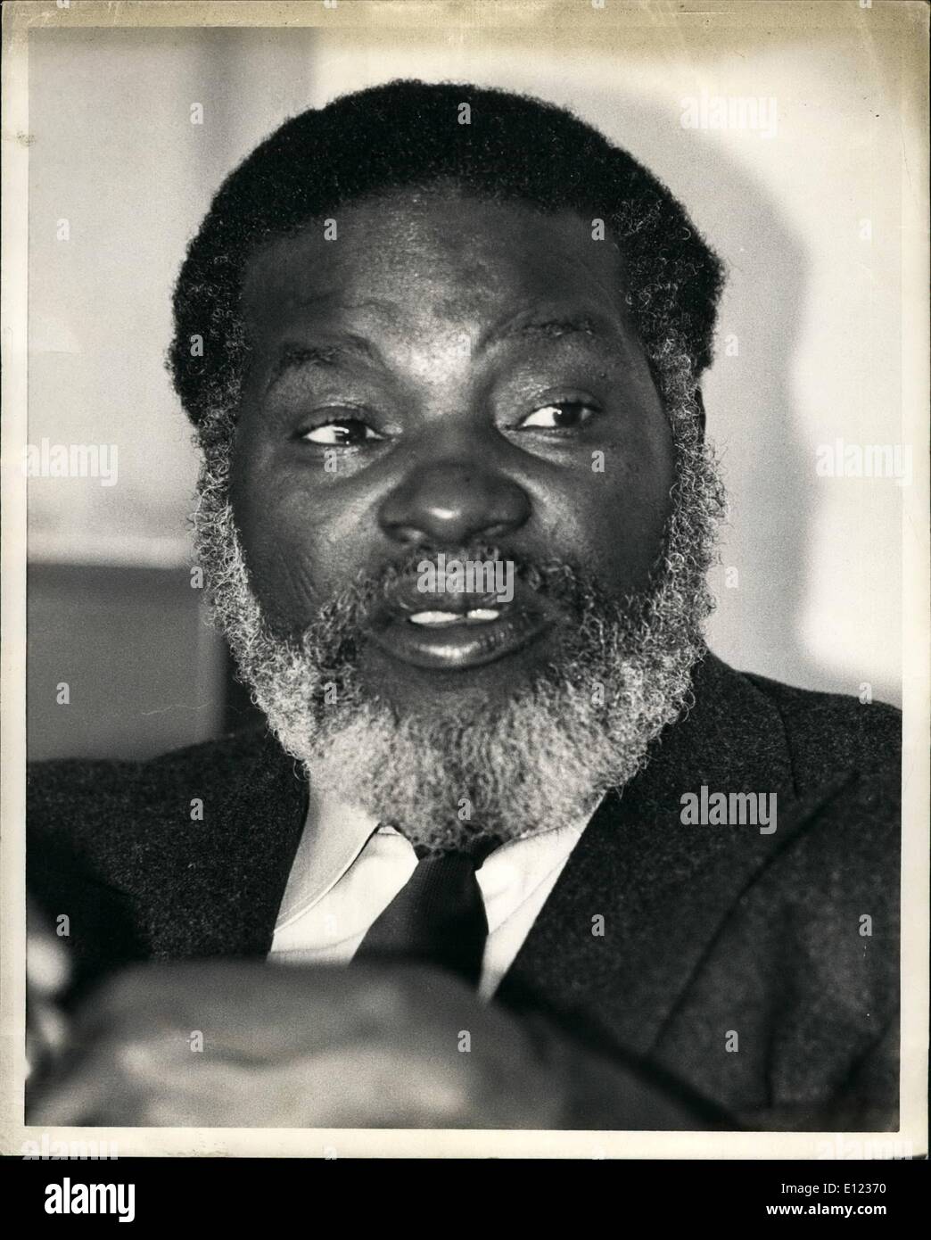 02 février 1984 - Chef Guerrila Sam Nujoma, Président de la South West Africa People's Organisation, a déclaré que ses hommes continueront à lutter à l'intérieur de la Namibie (Sud-Ouest africain), tandis que l'observation d'un accord de désengagement conclu récemment entre l'Angola et l'Afrique du Sud. M. Nujoma, sur la queue d'un voyage qui l'a conduit à six pays a fait ses remarques au cours d'un entretien à l'hôtel de l'Organisation des Nations Unies à New York. ''La lutte en Namibie continuera, parce qu'il n'y a pas de cessez-le-feu en Namibie''. M. Nujoma a dit qu'il a ajouté que la SWAPO était prête à signer un cessez-le-feu avec l'Afrique du Sud Banque D'Images