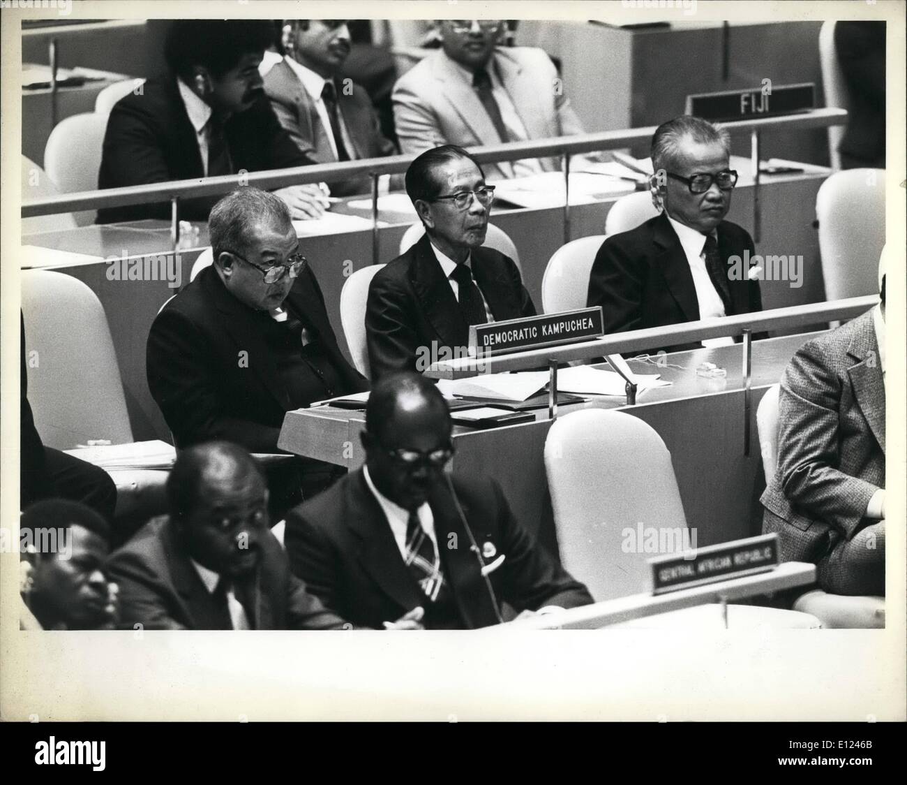 Septembre 09, 1984 - 39e session ordinaire de l'Assemblée générale : l'Assemblée générale des Nations Unies unissent, qui a commencé sa 39e session ordinaire de l'après-midi du 18 septembre, a élu son président Paul J.F. Lusaka, Représentant permanent de l'Zombia à l'ONU. , Proclamée par l'Assemblée générale en 1981, la Journée internationale de la paix a été observée le jour de l'ouverture de la nouvelle session. L'Organisation des Nations Unies a maintenant 159 États Membres. Six autres membres et 13 organisations ont le statut d'observateur Banque D'Images