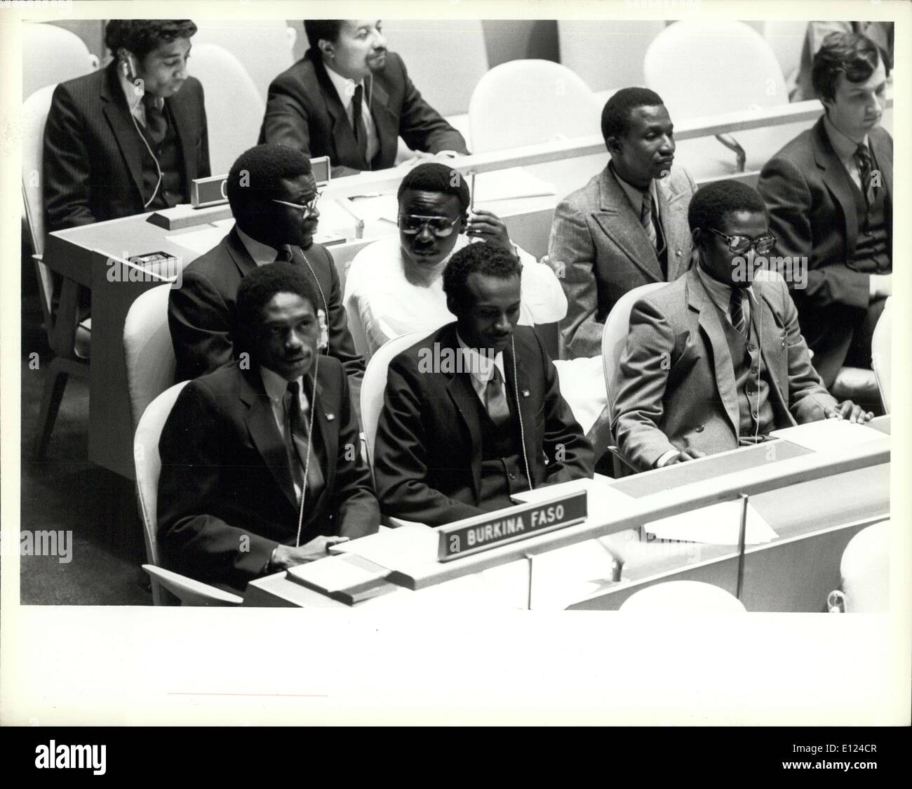 Octobre 04, 1984 - 39e session ordinaire de l'Assemblée générale : l'Assemblée générale des Nations Unies, qui a commencé sa 39e session ordinaire de l'après-midi du 18 septembre, a élu son président Paul J.F. Lusaks, Représentant permanent de l'Zombia à l'ONU. , Proclamée par l'Assemblée générale en 1981, la Journée internationale de la paix a été observée le jour de l'ouverture de la nouvelle session. L'Organisation des Nations Unies a maintenant 159 États Membres. Six autres membres et 13 organisations ont le statut d'observateur. Basile L Banque D'Images