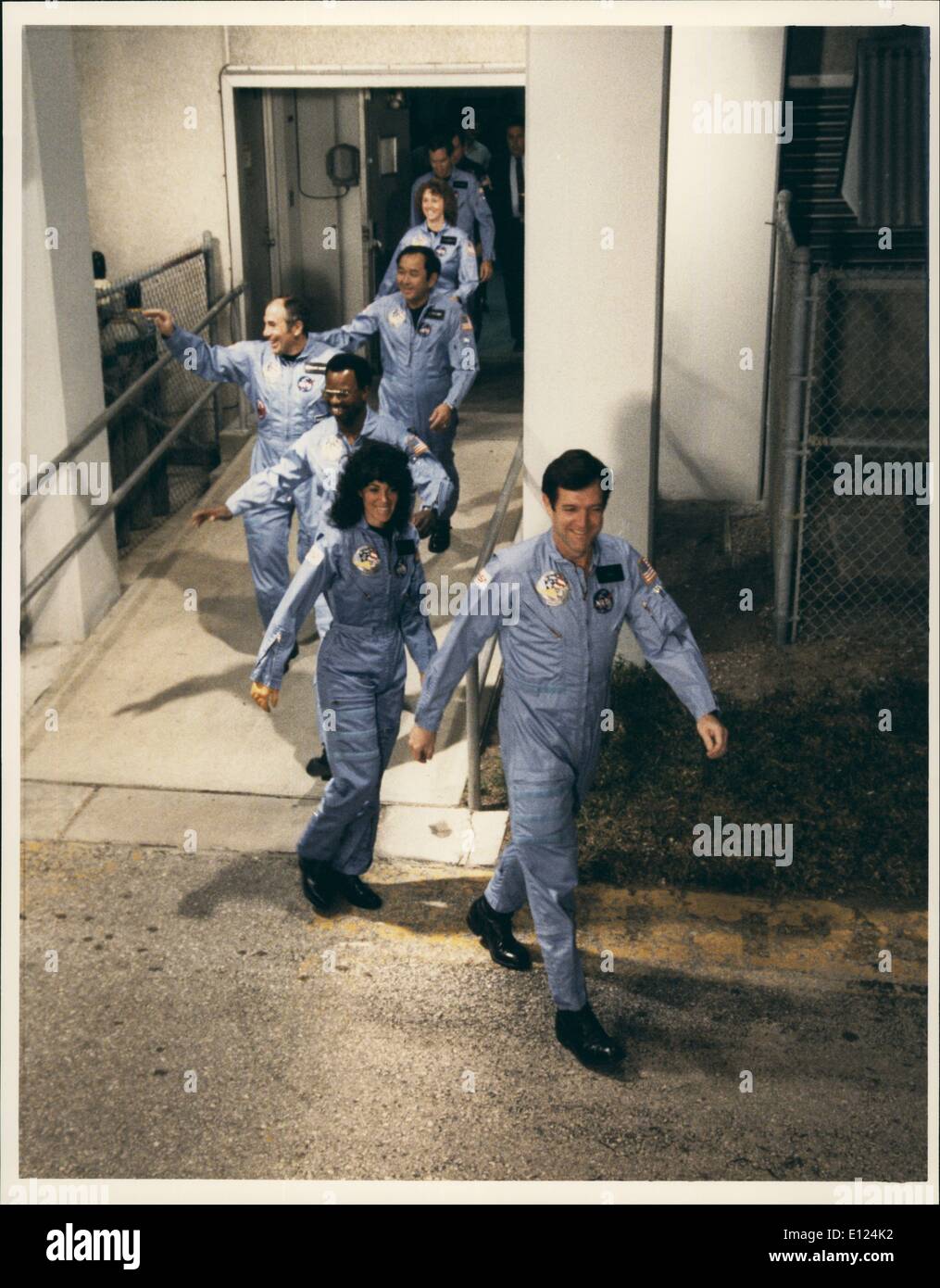 01 janvier 1986 - National LA NASA Aeronatical and Space Administration, John F Kennedy Space Center, centre spatial Kennedy, Floride 32899, AC 305 887-2468, pas de la protection du droit d'auteur est affirmée pour cette photographie, si une personne reconnaissable apparaît dans la photographie, était de ''illisible'' à l'étranger peut se ''illisible'' la lumière de publicité, il primaire de ne pas être utilisé à l'état ou l'endossement par la NASA ou non par l'employeur de la NASA un projet commercial, procédés ou services, ou utilisé dans un autre but qui pourrait ''illisible'' Banque D'Images