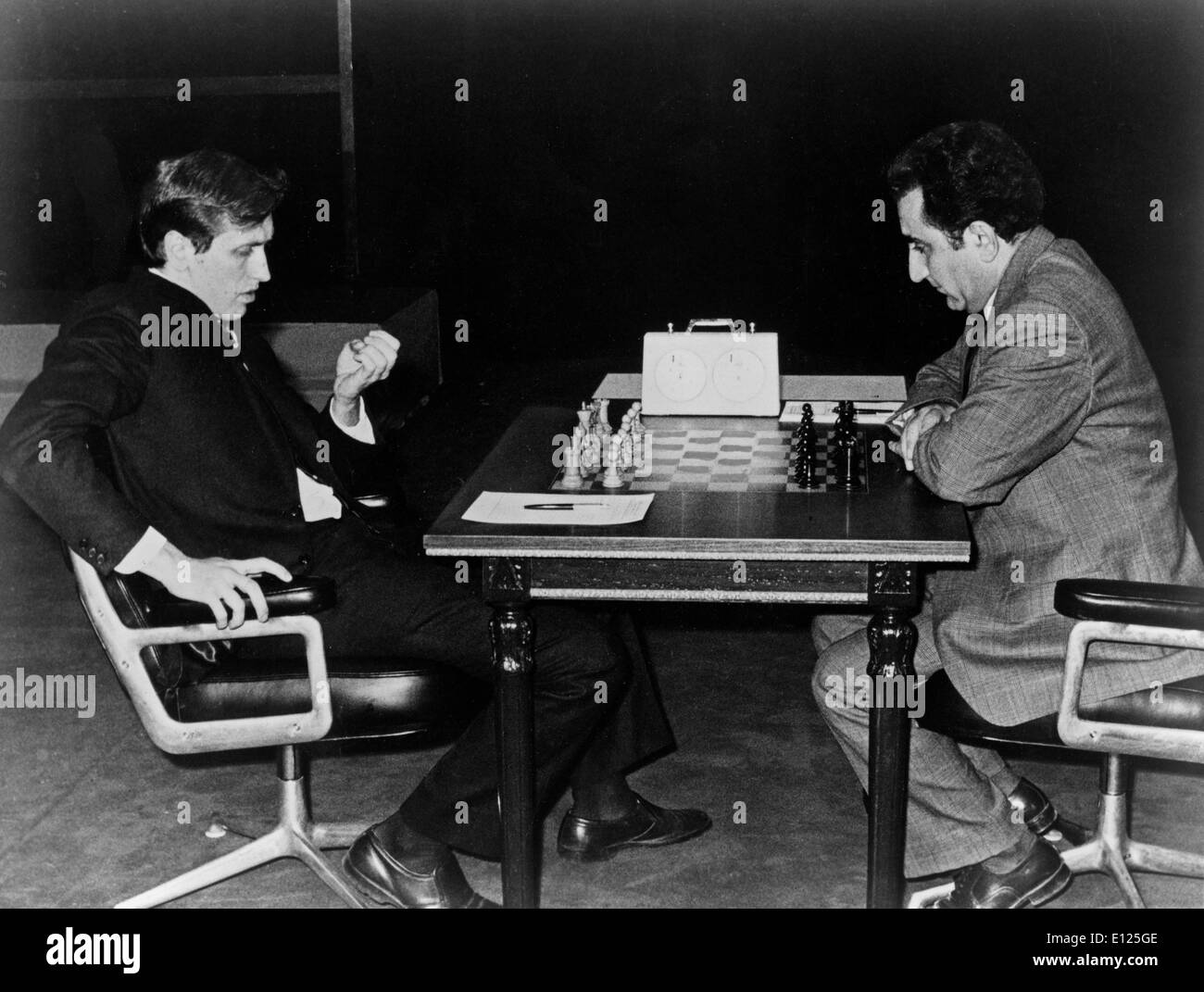 16 juil., 2004 ; Buenos Aires, Argentine ; (Photo d'archives 30/09/1971) ancien champion du monde d'échecs Bobby Fischer de l'United States, arrêté au Japon et a voulu dans son pays depuis 1992 pour briser un embargo international sur l'ex-Yougoslavie, est largement considéré comme l'un des sport les plus brillants de tous les temps. En 1972, à Helsinki, le génie américain a éclaté 24 ans de domination soviétique en battant Boris Spassky, et a remporté un championnat du monde Banque D'Images