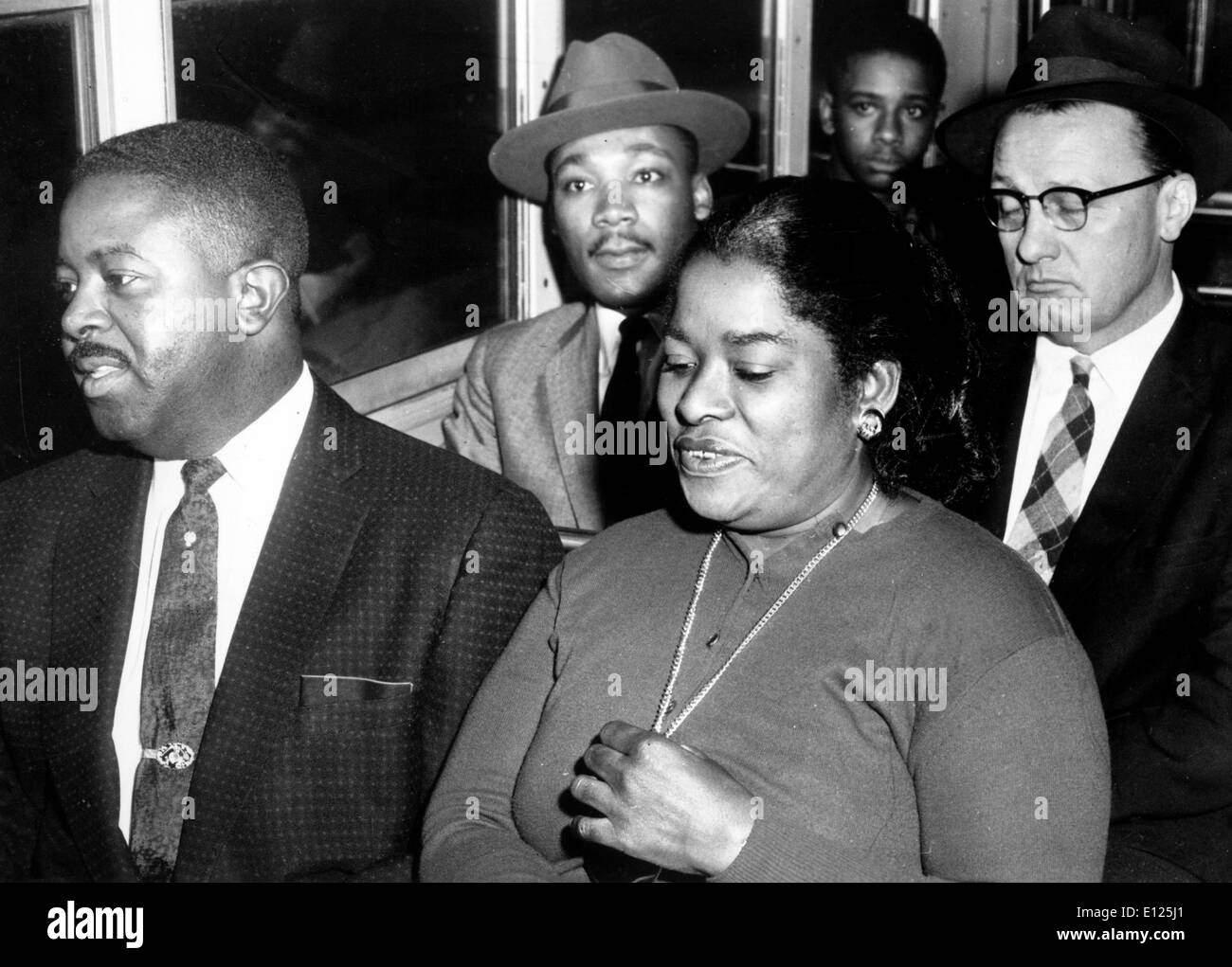 Jan 04, 2005 ; Atlanta, GA, USA ; (Photo d'archives. Date inconnue) MARTIN LUTHER KING, JR. mène au cours de l'Afro-Américains 'Marche à Banque D'Images