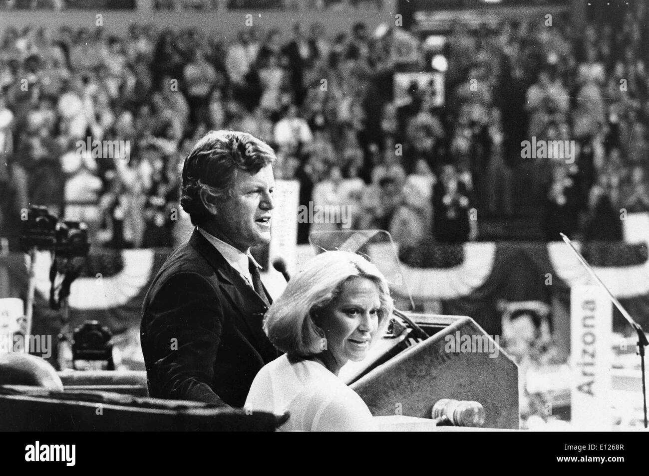 Dec 27, 2006 ; Boston, MA, USA ; Ted KENNEDY et épouse Joan campaiging pour Sénat.La famille Kennedy est un éminent d'origine irlandaise Banque D'Images