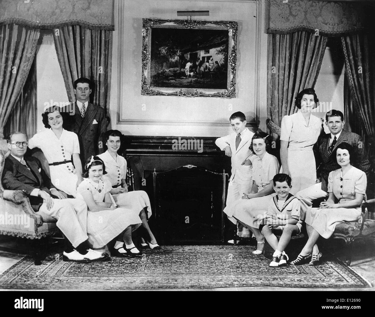 Dec 27, 2006 ; Londres, Royaume-Uni ; la famille Kennedy est une famille irlando-américaine dans la politique et le gouvernement en ordre décroissant du mariage de Joseph P. Kennedy et Rose Fitzgerald Kennedy. La prédominance de la famille démocratique est connu pour son libéralisme politique à l'américaine. Le plus connu est la fin des Kennedy Président des États-Unis John F. Kennedy. Les Kennedy sont souvent comparés à l'Adams, Bush, et Taft familles, parmi les plus influentes familles politiques américains Banque D'Images