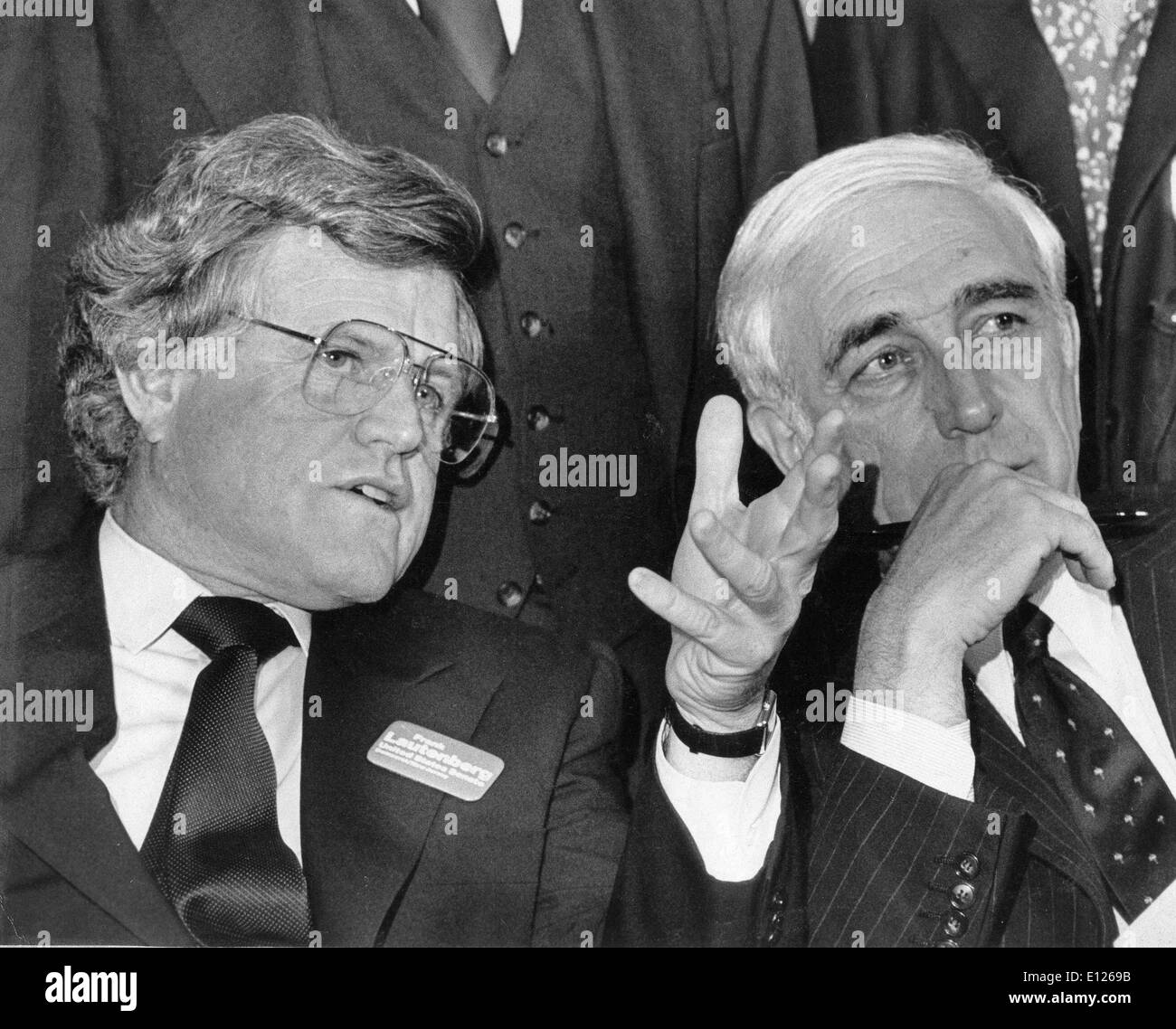 Dec 27, 2006 ; Boston, MA, USA ; Ted KENNEDY. La famille Kennedy est une famille irlando-américaine dans la politique et le gouvernement en ordre décroissant du mariage de Joseph P. Kennedy et Rose Fitzgerald Kennedy. La prédominance de la famille démocratique est connu pour son libéralisme politique à l'américaine. Le plus connu est la fin des Kennedy Président des États-Unis John F. Kennedy. Les Kennedy sont souvent comparés à l'Adams, Bush, et Taft familles, parmi les plus influentes familles politiques américains Banque D'Images