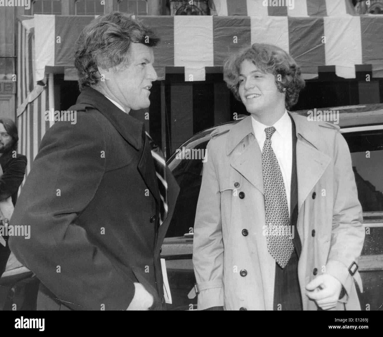 Dec 27, 2006 ; Londres, Royaume-Uni ; Ted KENNEDY et fils. La famille Kennedy est une famille d'origine irlandaise dans la politique américaine et Banque D'Images