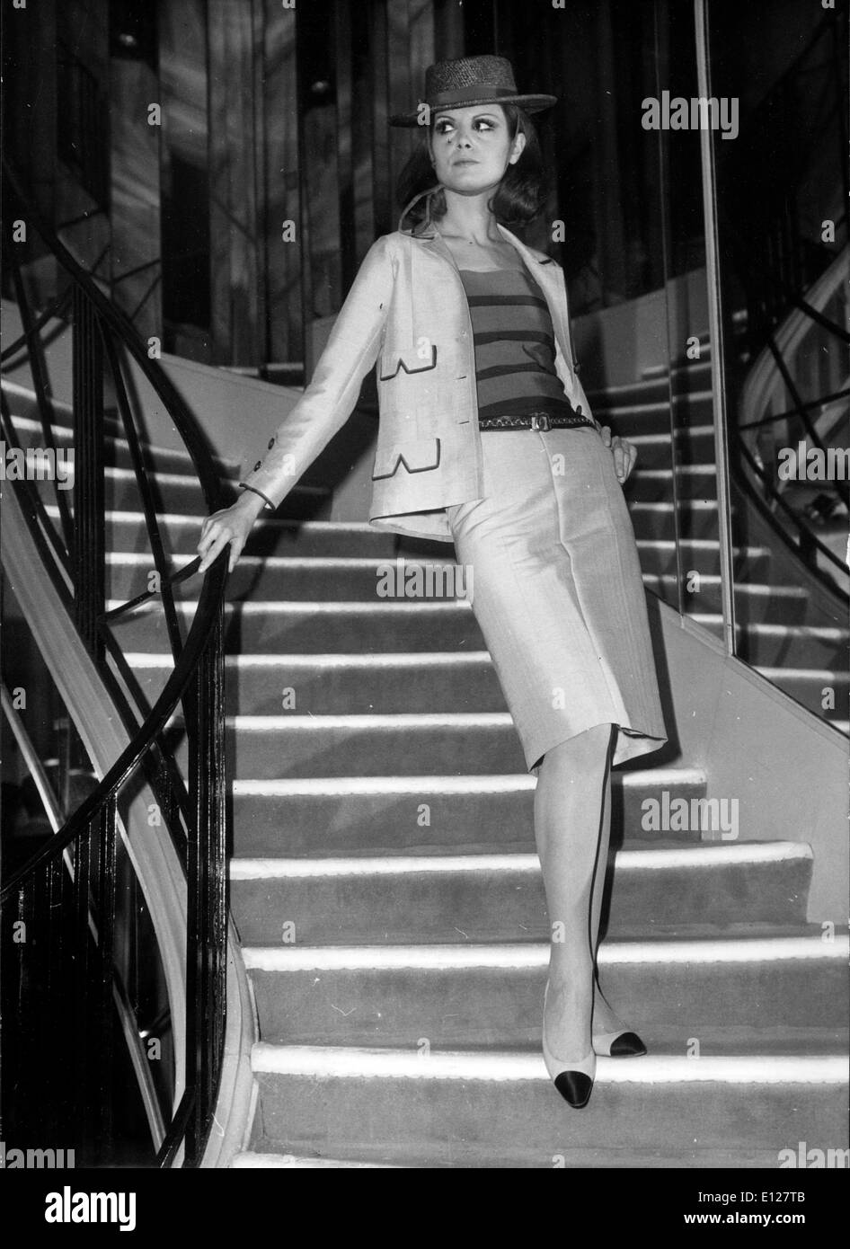 Apr 01, 2009 - Londres, Angleterre, Royaume-Uni - Robe sur femme Coco Chanel Fashion.UMAP Banque D'Images
