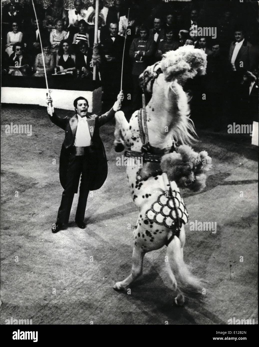 09 décembre 2011 - stars célèbres de la scène, sen et exécuter des numéros de cirque à Paris Ã¢â€" Plusieurs étoiles de stade, sen et plat Banque D'Images