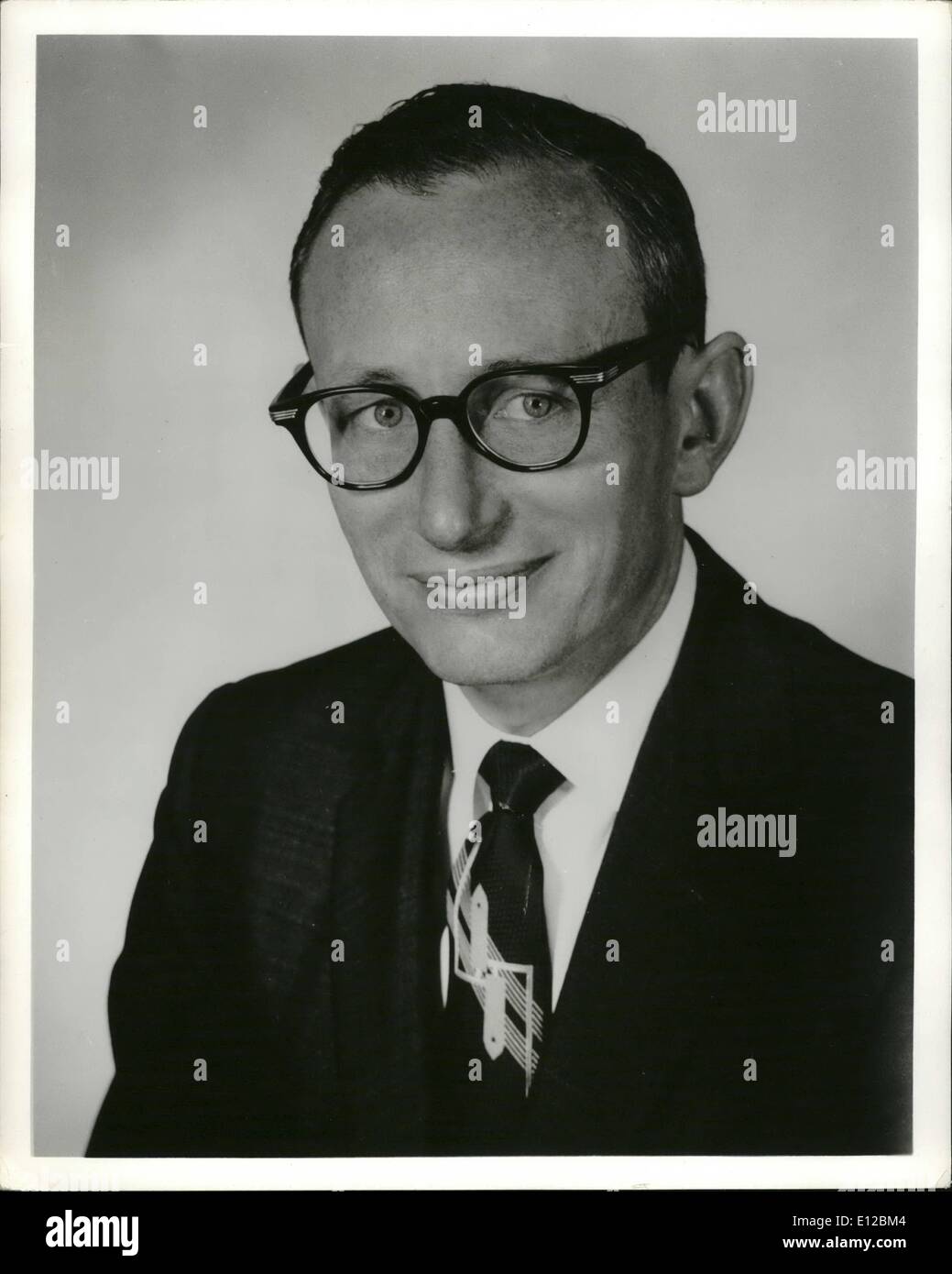 09 déc., 2011 - Marquardt ''Astro'' Directeur nommé au Comité consultatif de recherche de la NASA : Van Nuys, Californie, le 14 avril - John A. Drake, directrice de l'Astro, une division de Marquardt Aircraft Company, a été nommé au Comité consultatif de la recherche sur les processus de l'énergie chimique de la National Aeronautics and Space Administration, il a été annoncé par le Dr T, Keith Glennan, administrateur de la NASA. Banque D'Images